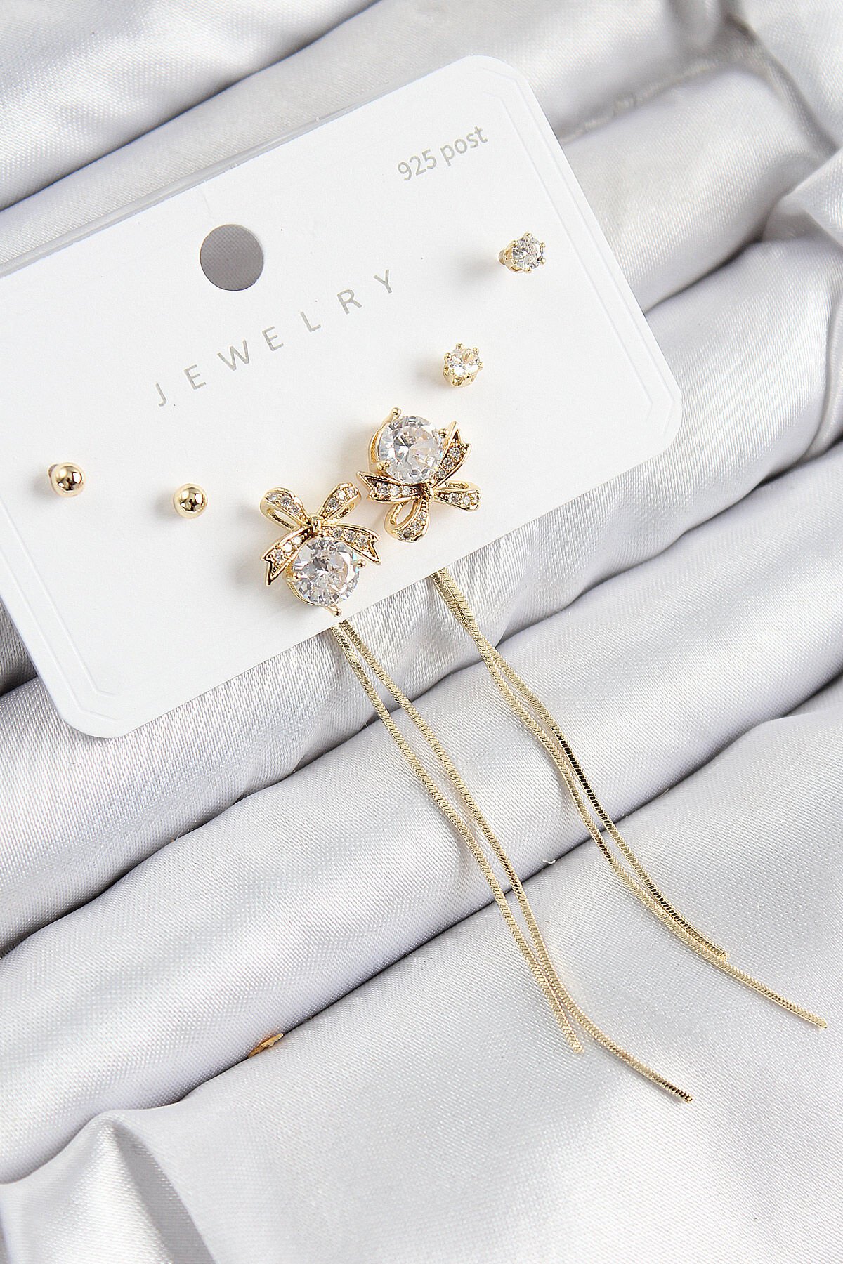 Pirinç Zirkon Taşlı Sallantılı Fiyonk Model Gold Renk 925 Ayar Gümüş Çivi Kadın Küpe Set - TJ-BKP11170