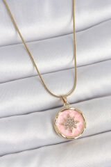 316L Çelik Gold Renk Zincir Pembe Mineli Zirkon Taşlı Kuzey Yıldız İşlemeli Madalyon Model Kadın Kolye - TJ-BKO10172