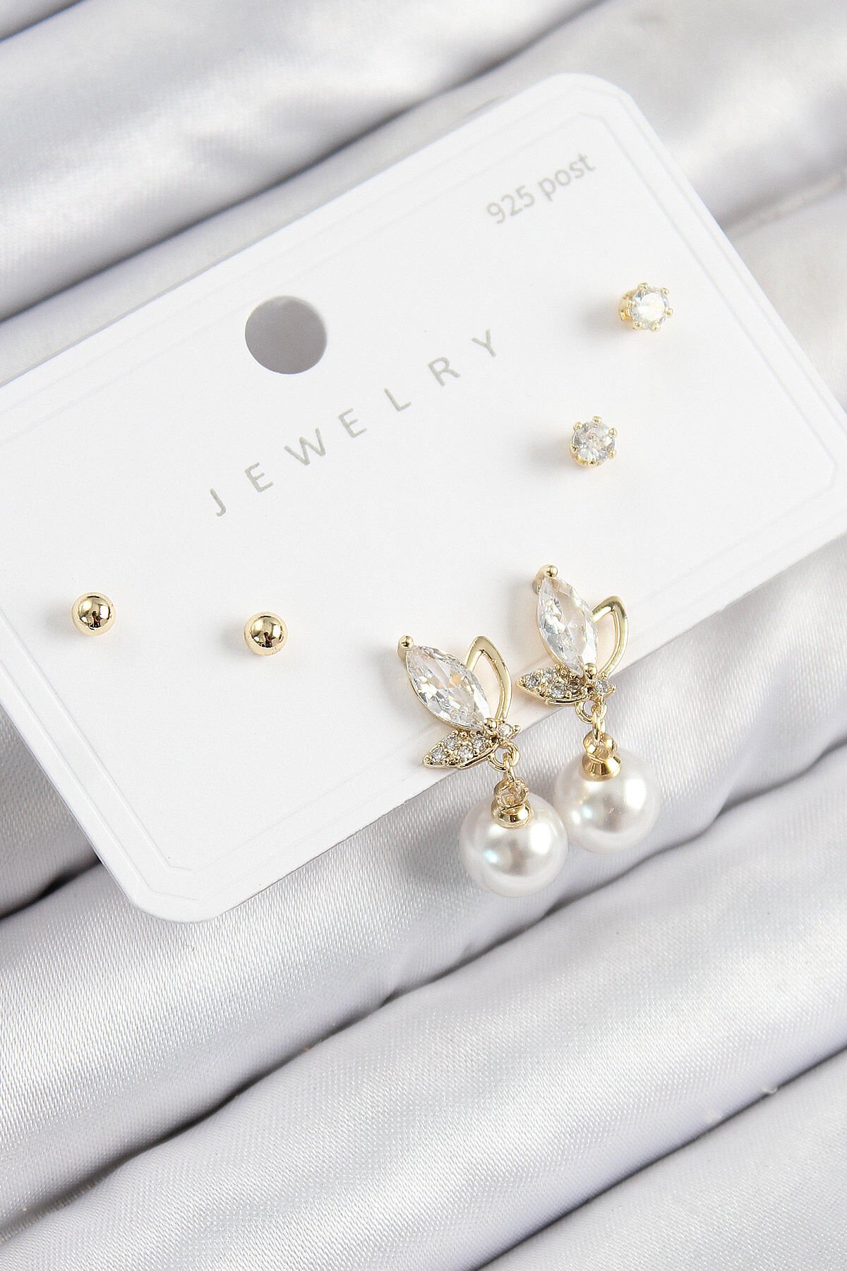 Pirinç Zirkon Taşlı İnci Sallantılı Damla Model Gold Renk 925 Ayar Gümüş Çivi Kadın Küpe Set - TJ-BKP11184