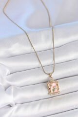 316L Çelik Gold Renk Zincir Pembe Mineli Çiçek İşlemeli Zirkon Taşlı Kelebek Detay Portre Model Kadın Kolye - TJ-BKO10188