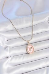 316L Çelik Gold Renk Zincir Pembe Mineli İncli Zirkon Taşlı Çiçek İşlemeli Portre Model Kadın Kolye - TJ-BKO10194