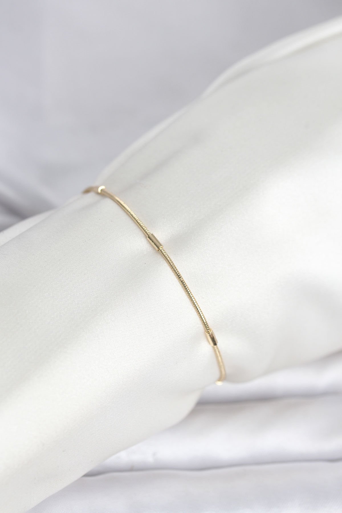 CM 14K Gold Renk Barlı Yılan Zincir Model Kadın Bileklik - TJ-BB8277