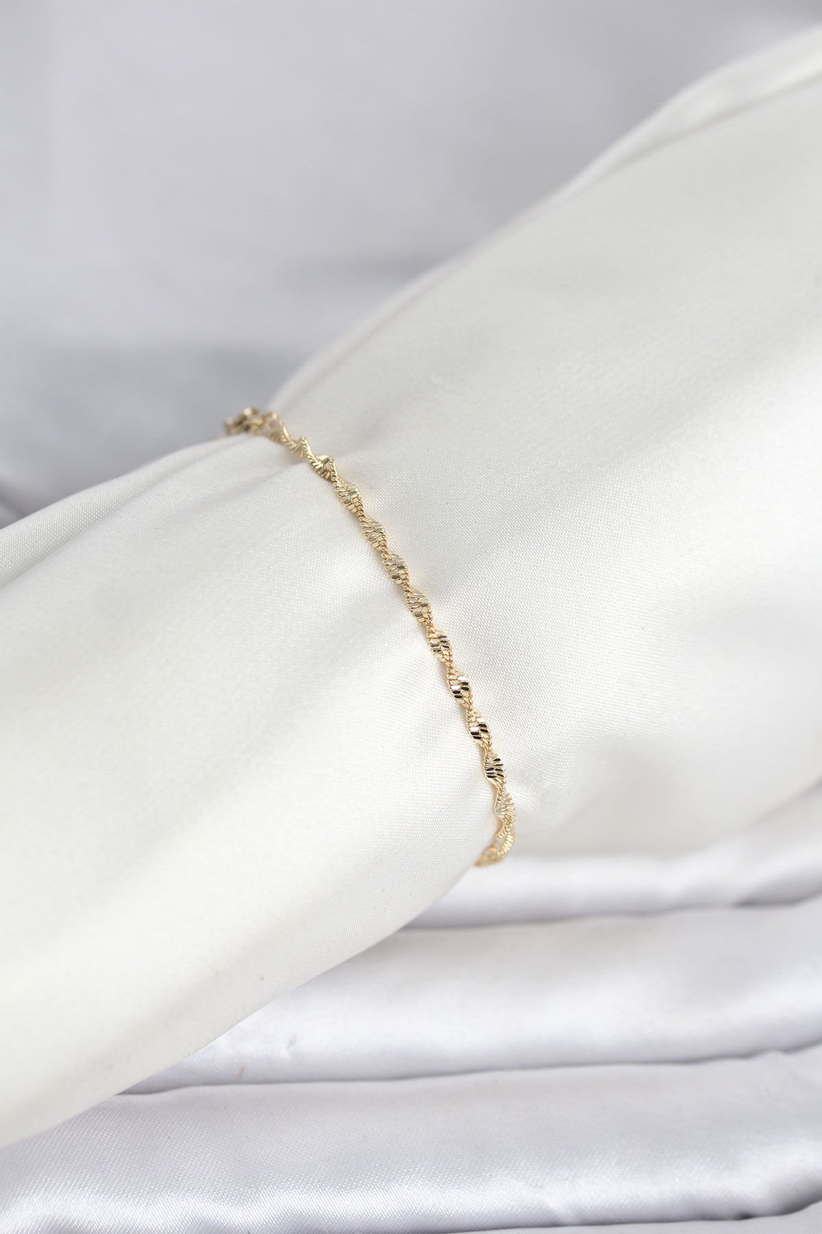 CM 14K Gold Renk Yassı Ezme Burgu Model Kadın Bileklik - TJ-BB8282