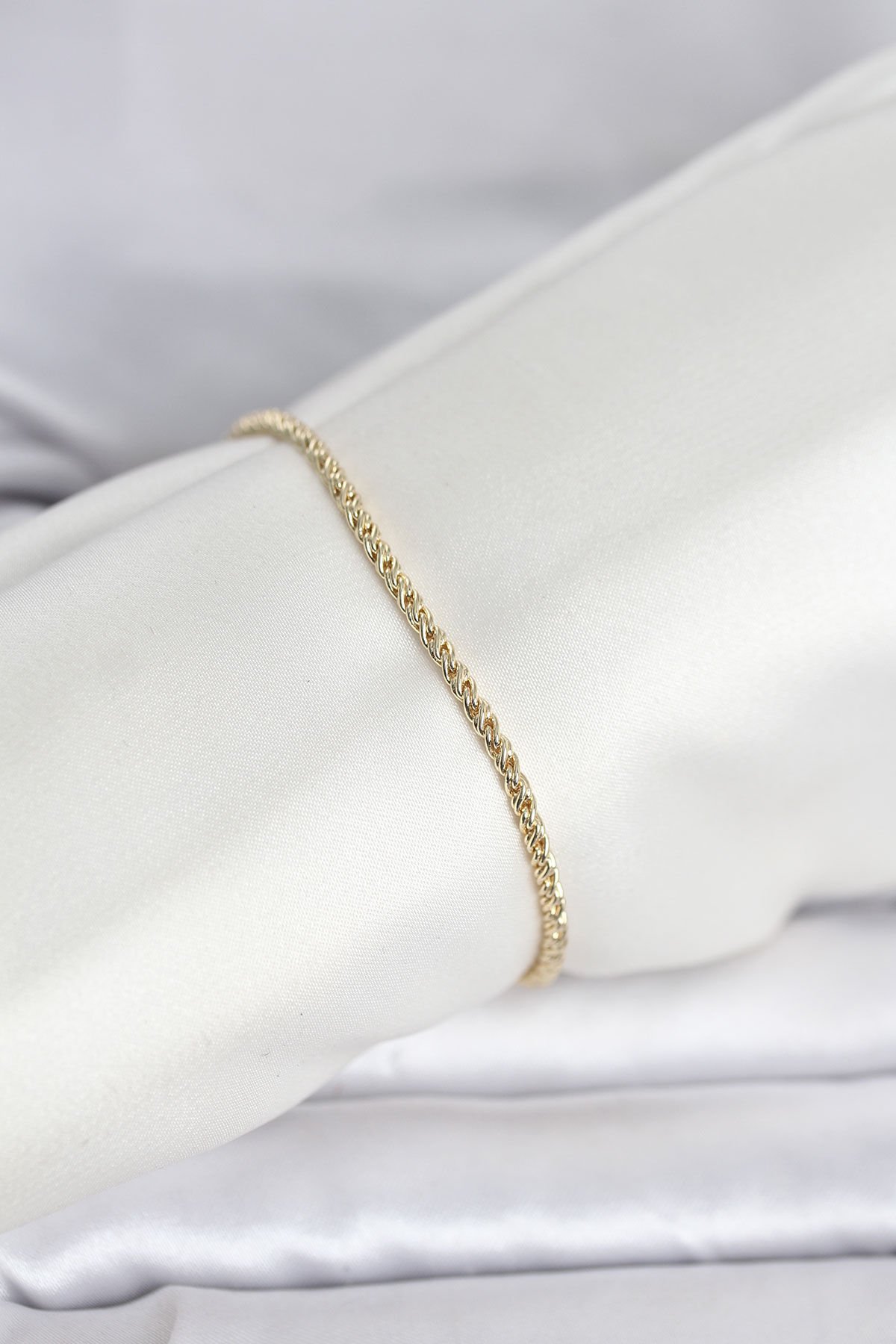 CM 14K Gold Renk Burgulu Zincir Model Kadın Bileklik - TJ-BB8288