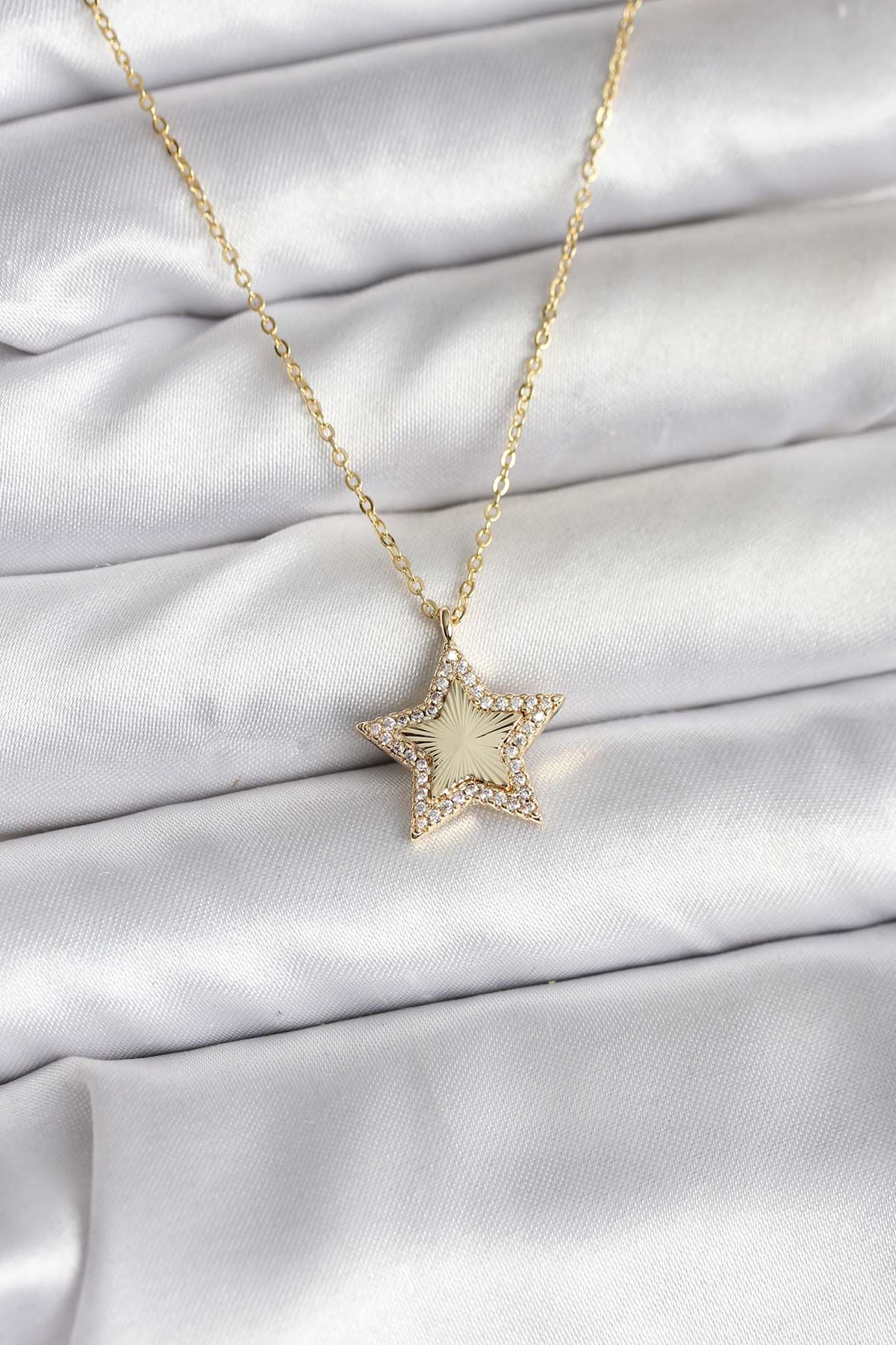 Pirinç Gold Renk Zincirli Yıldızlı Model Kadın Kolye - TJ-BKO10751