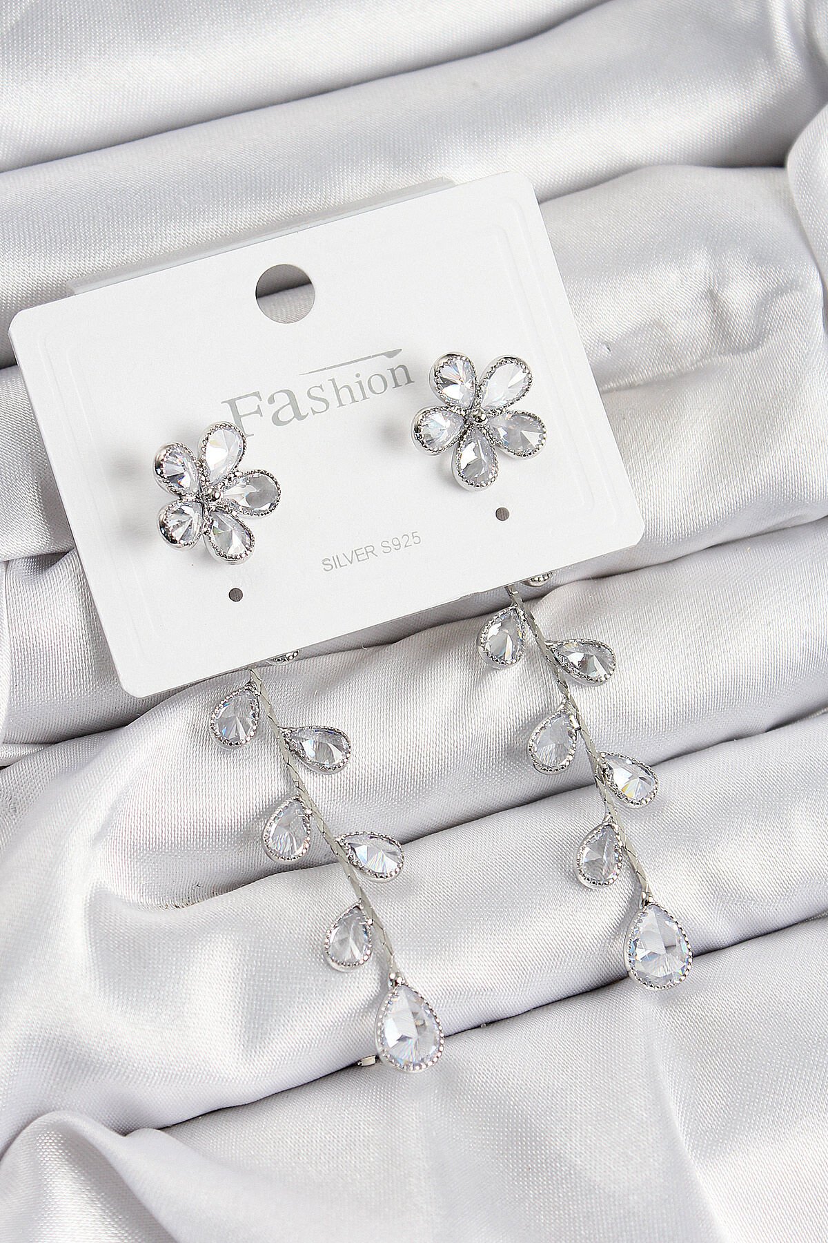 Pirinç Zirkon Taşlı Sallantılı Çiçek Model Gümüş Renk 925 Ayar Gümüş Çivi Kadın Küpe - TJ-BKP10969