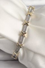 Pirinç Gümüş Renk Zirkon Taşlı Gold Xoxo Model VIP Seri Kadın Bileklik - TJ-BB6717