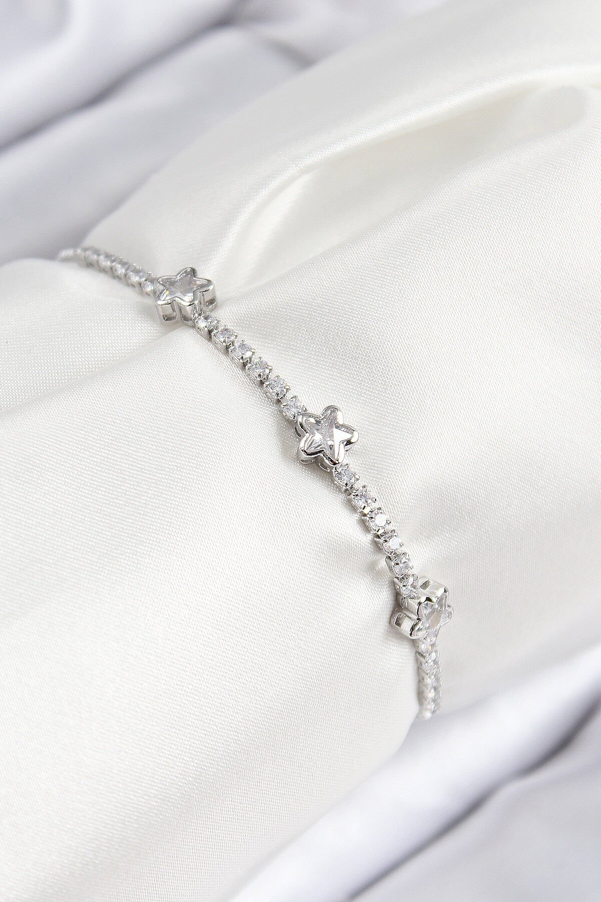 Pirinç Zirkon Taşlı Yıldız Model Gümüş Renk Asansörlü Kadın Bileklik - TJ-BB7736