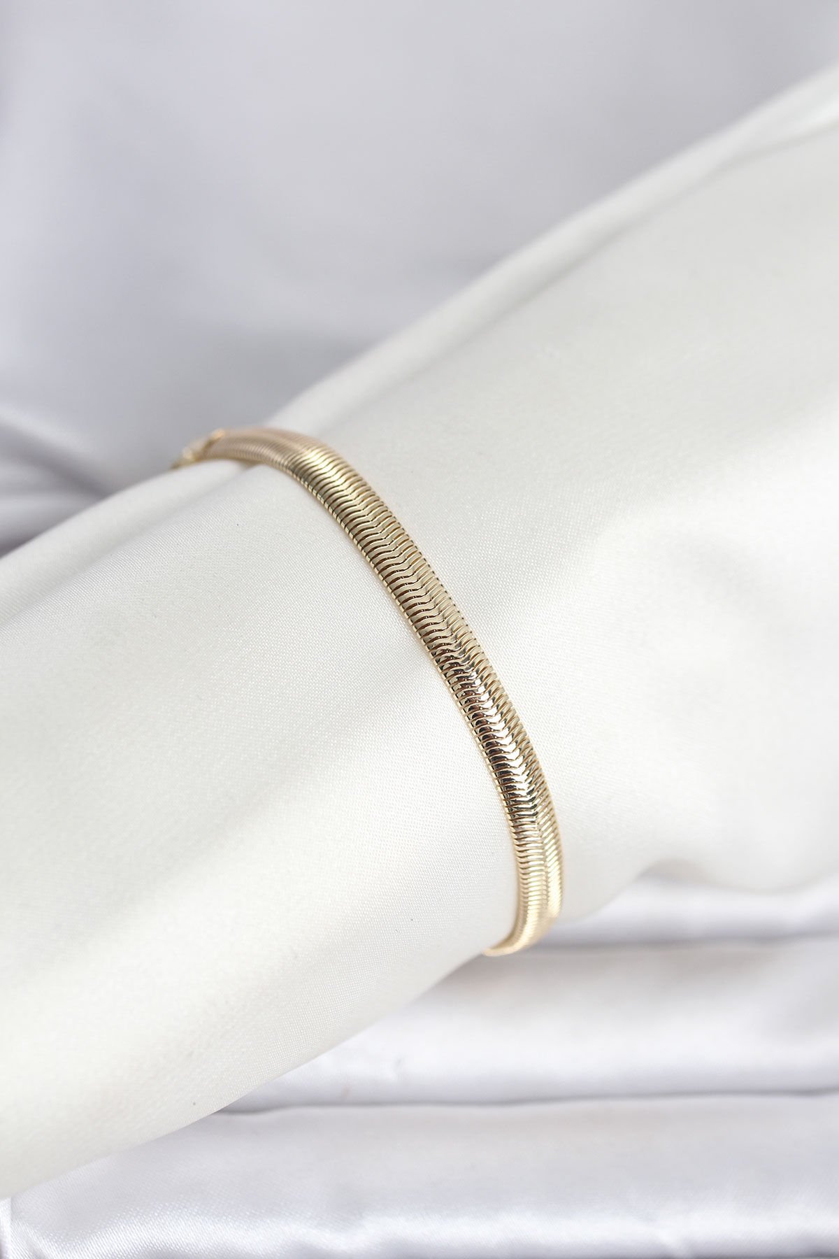 CM 14K Gold Renk Yassı Zincir Yılan Model Kadın Bileklik - TJ-BB8297