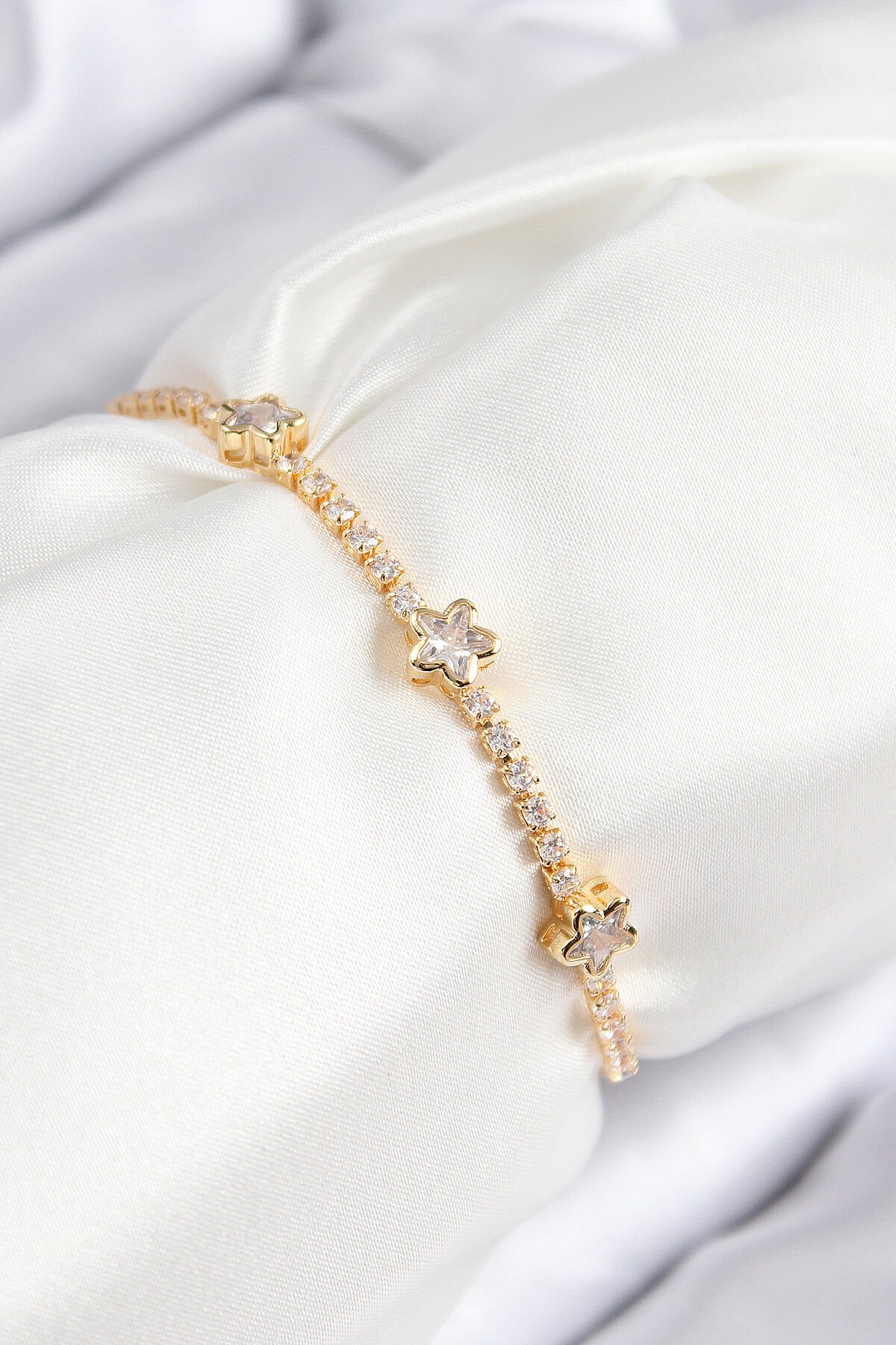 Pirinç Zirkon Taşlı Yıldız Model Gold Renk Asansörlü Kadın Bileklik - TJ-BB7737