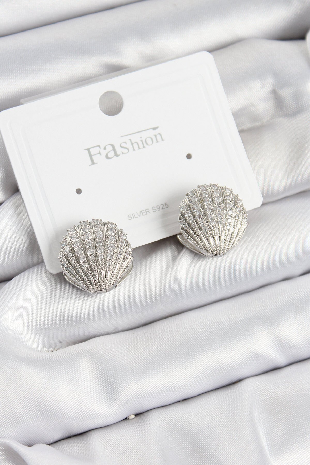 Pirinç Zirkon Taşlı İstiridye Model Gümüş Renk 925 Ayar Gümüş Çivi Kadın Küpe - TJ-BKP10973