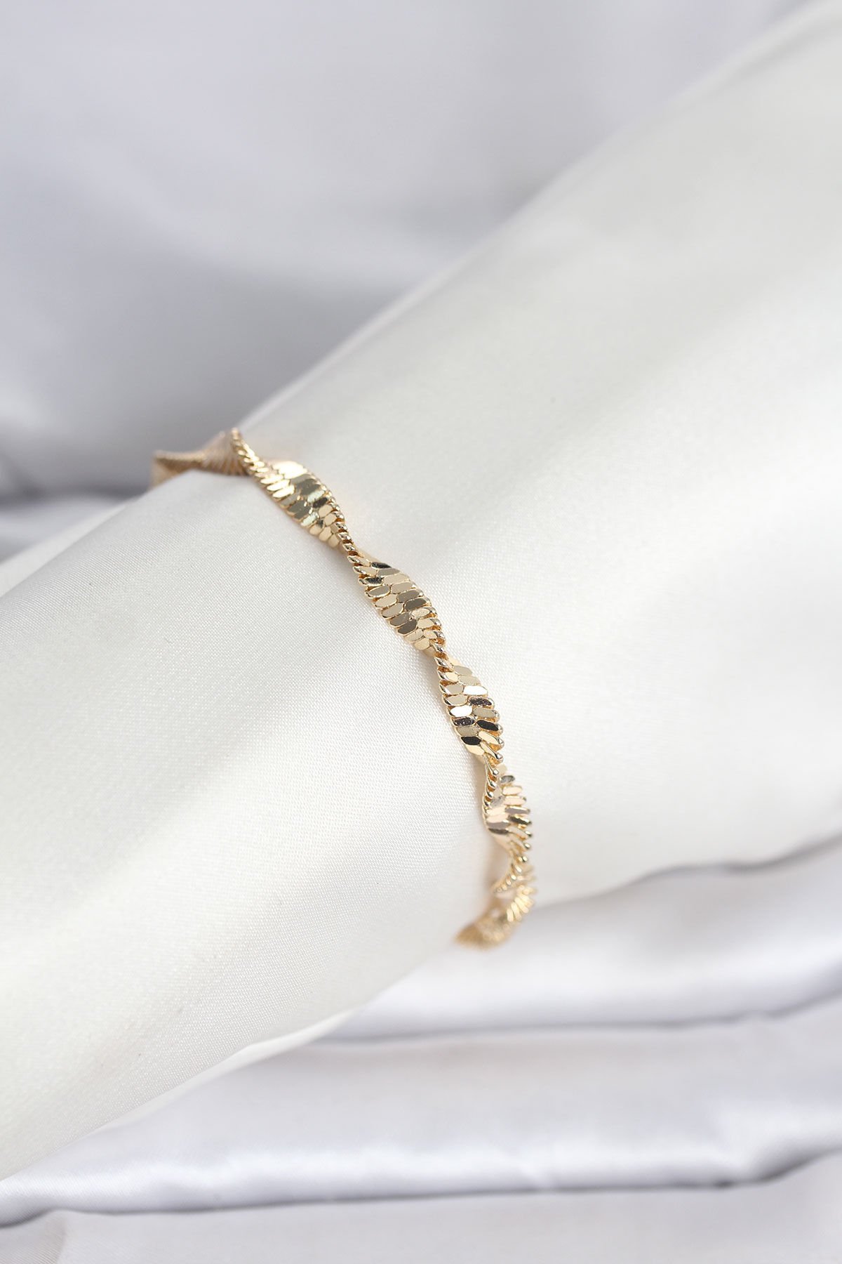 CM 14K Gold Renk Zincir Kalın Yassı Ezme Burgu Model Kadın Bileklik - TJ-BB8301