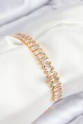 Pirinç Zirkon Taşlı Su Yolu Model Gold Renk Asansörlü Kadın Bileklik - TJ-BB7749