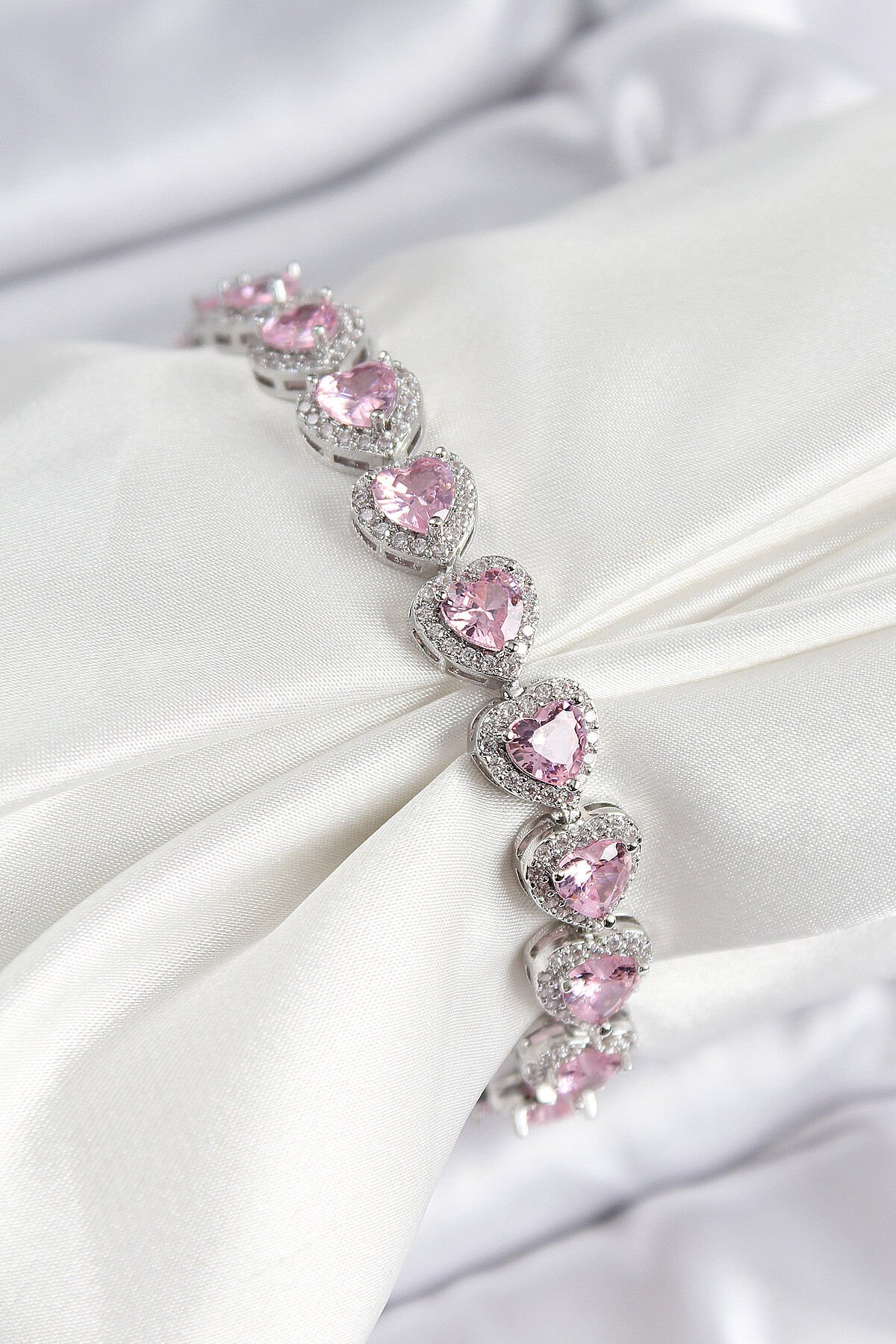 Pirinç Zirkon Taşlı Pembe Kalp Baget Model Gümüş Renk VIP Seri Kadın Bileklik - TJ-BB7501