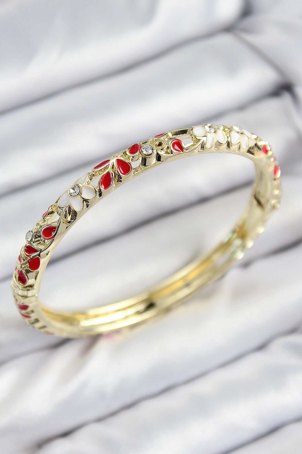 Mineli Pirinç Zirkon Taşlı Kırmızı Çiçek Motifli Gold Kadın Kelepçe - TJ-BB7762