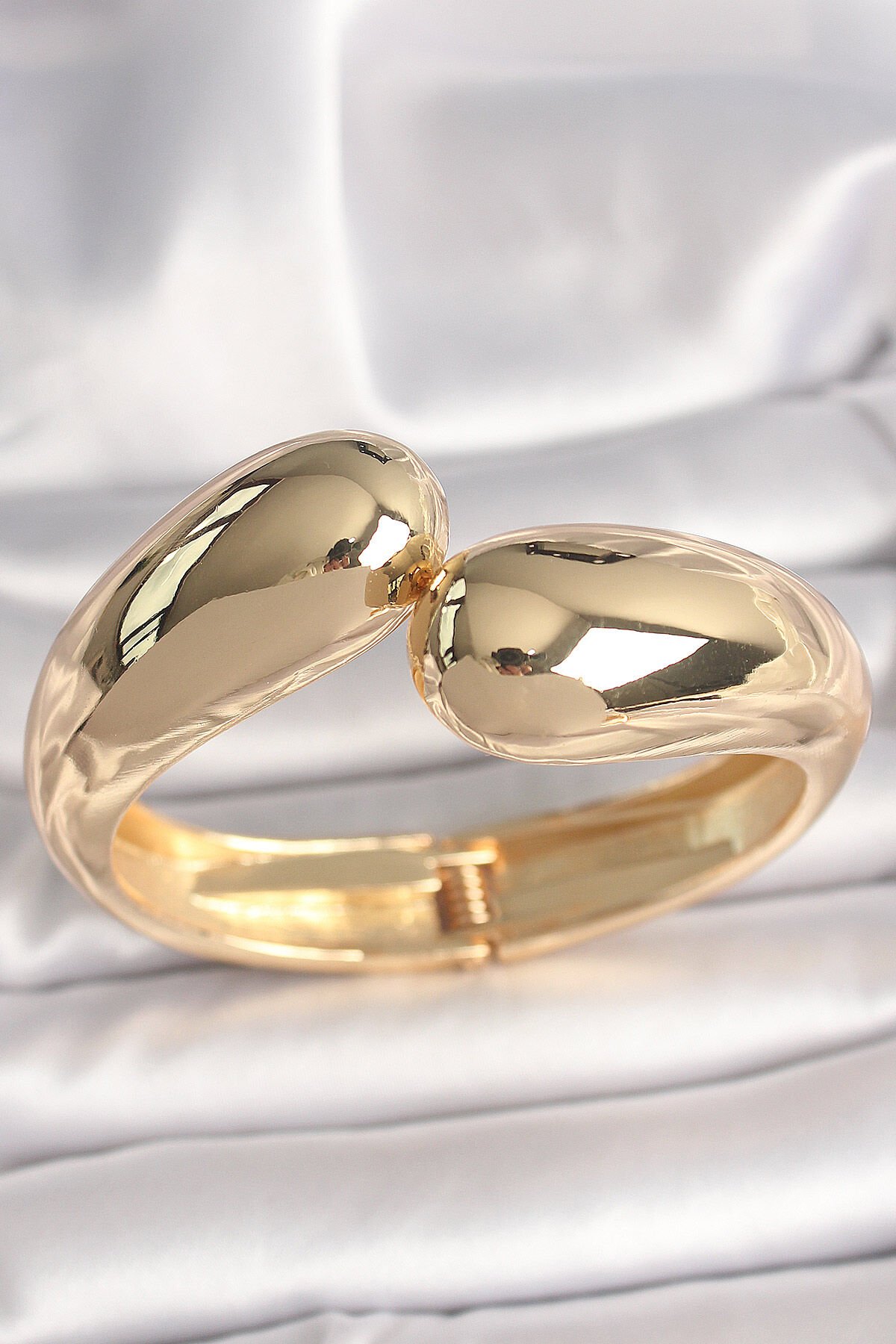Pirinç Gold Renk Damla Model Kadın Kelepçe - TJ-BB6861