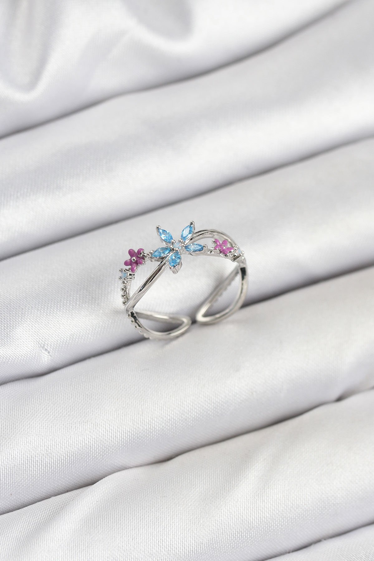 Pirinç Gümüş Renk Zirkon Taşlı Mavi Çiçekli Kadın Yüzük - TJ-BYK3835