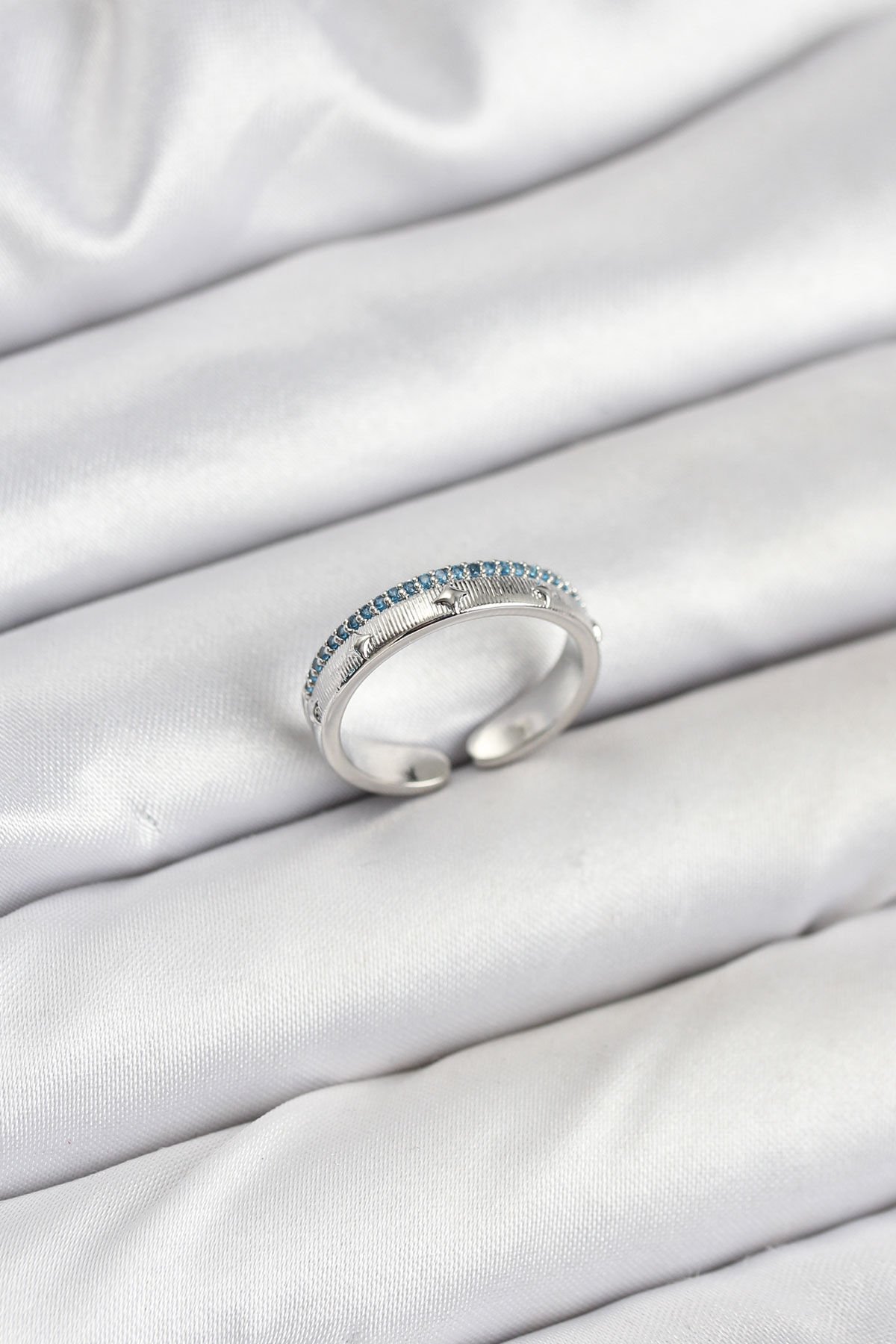 Pirinç Gümüş Renk Sıralı Zirkon Taşlı Kutup Yıldızı Model Kadın Yüzük - TJ-BYK3837