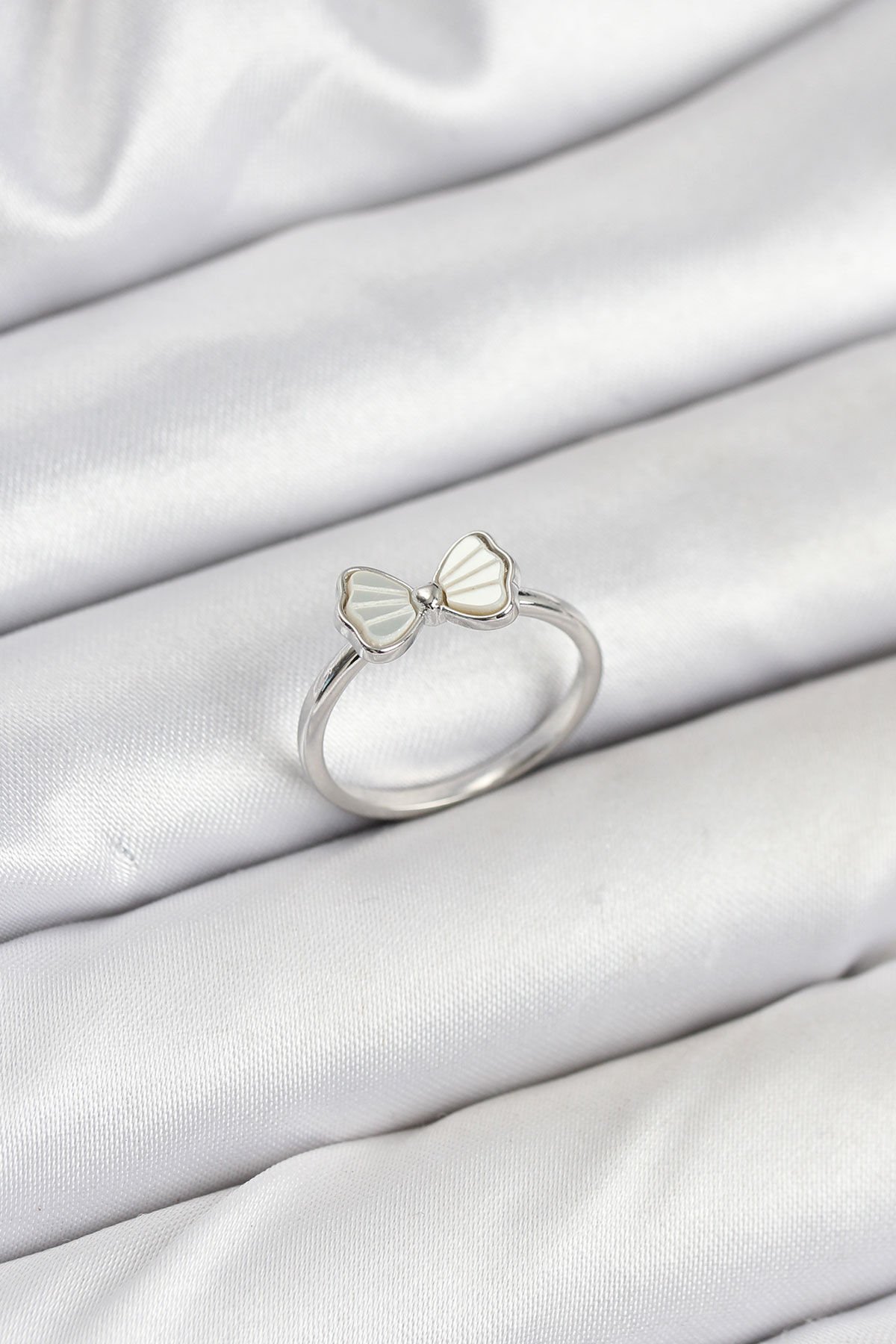 Pirinç Gümüş Renk Fiyonk Model Kadın Yüzük - TJ-BYK3839