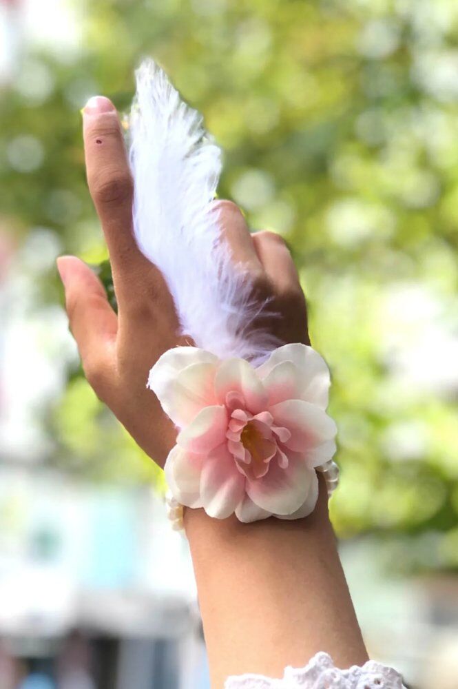 Bride to be Nedime Gelin Bilekliği Tüy ve İnci Boncuk Detaylı Somon Renkli Bekarlığa Veda Partisi Bilekliği 10 Adet (4944)