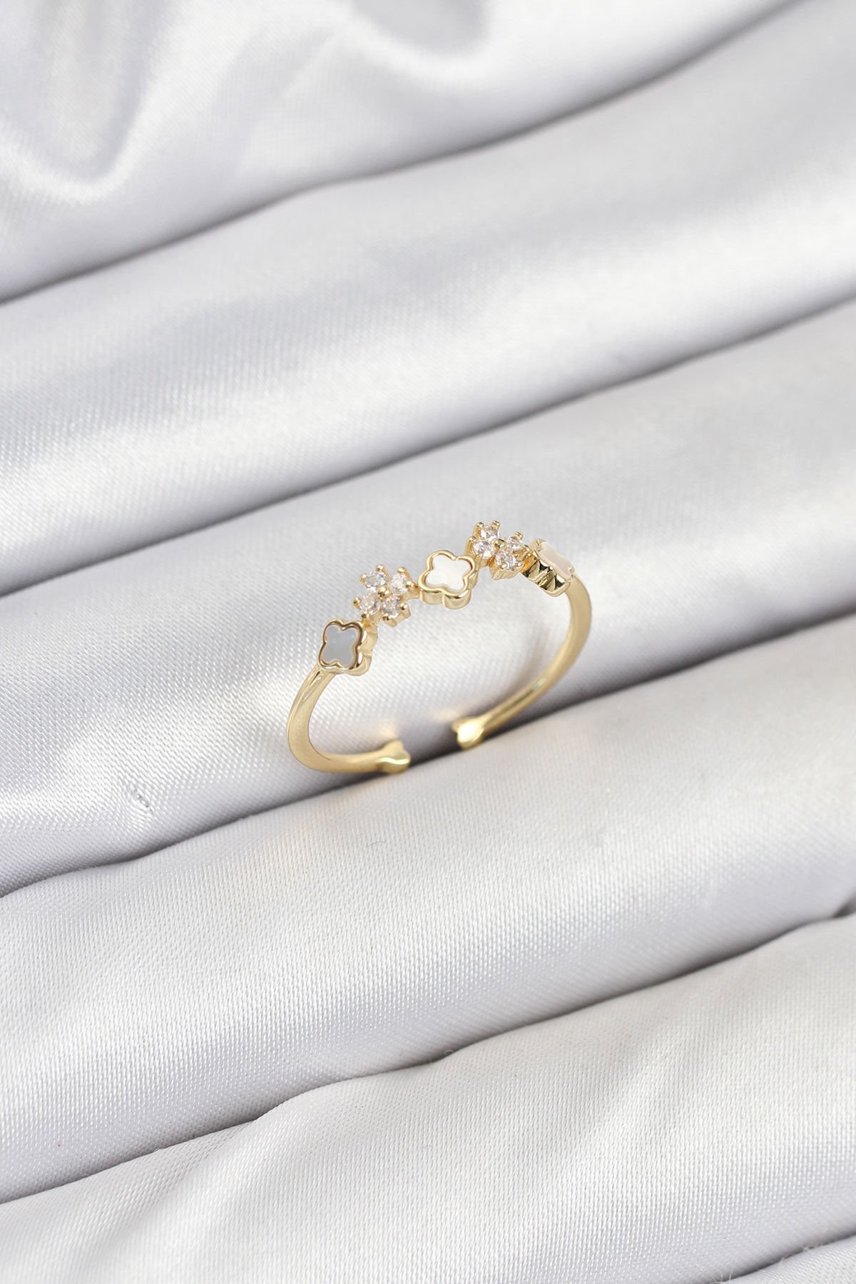 Pirinç Gold Renk Minimal Yonca Detaylı Kadın Yüzük - TJ-BYK3842