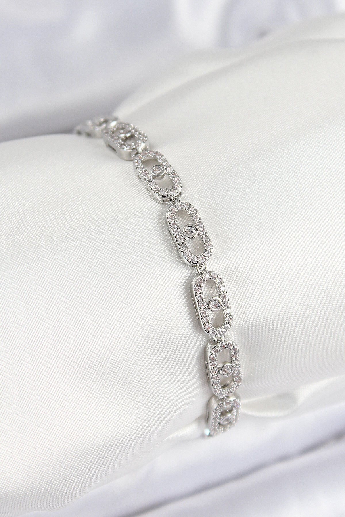 Pirinç Zirkon Taşlı Messika Model Gümüş Renk VIP Seri Kadın Bileklik - TJ-BB7518