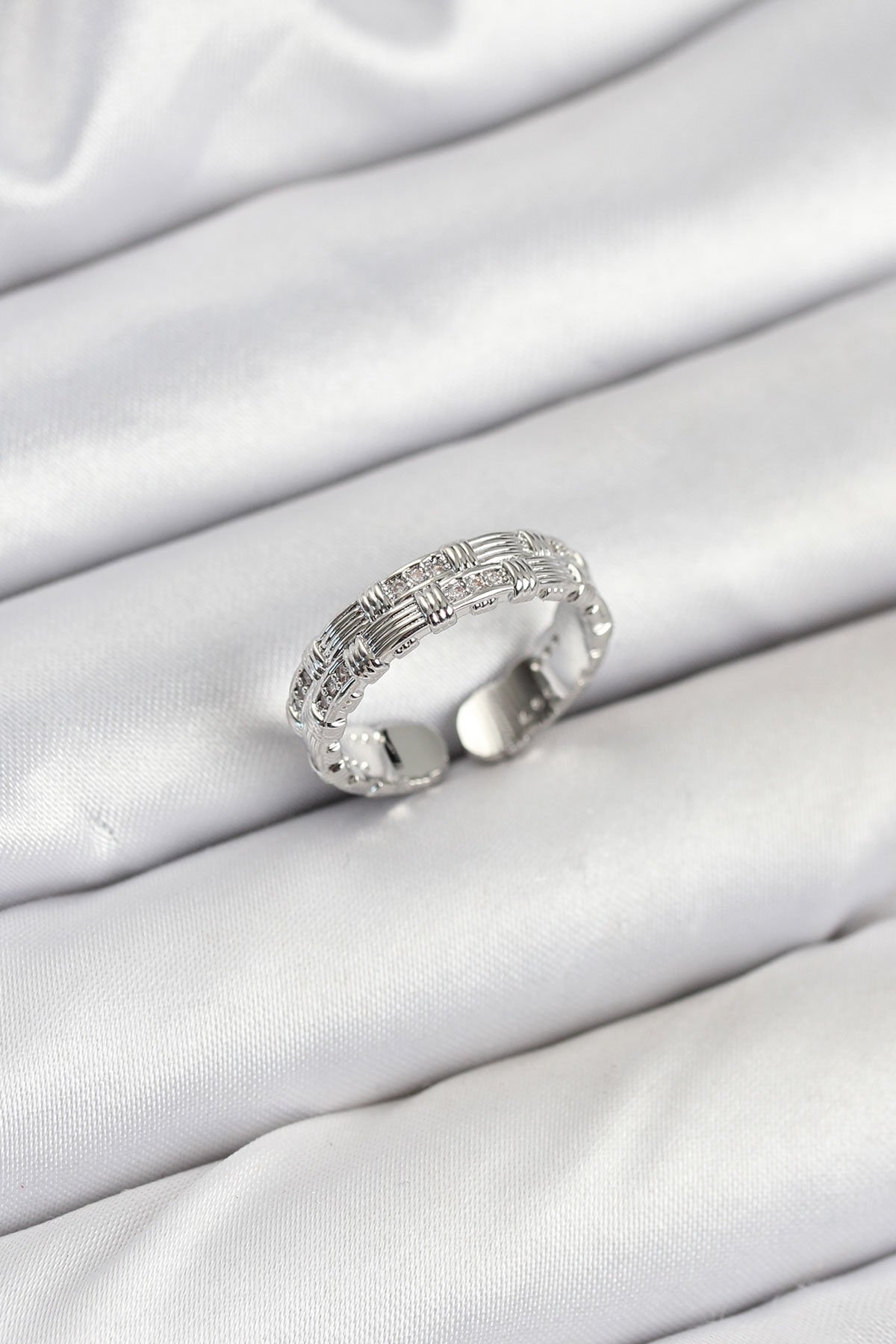 Pirinç Gümüş Renk Zirkon Taşlı Sırım Kadın Yüzük - TJ-BYK3847