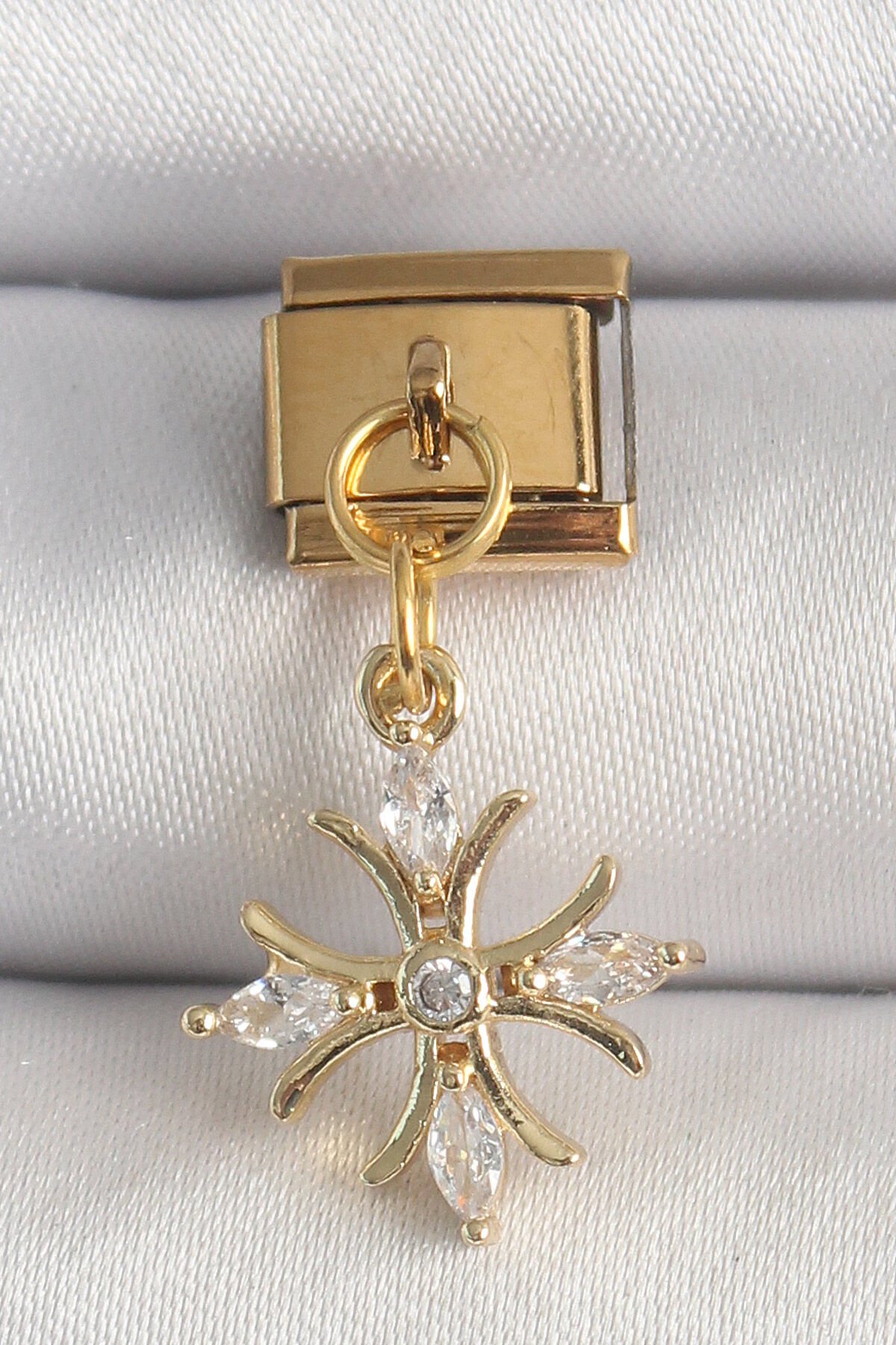 316L Çelik Gold Renk Sallantı Zirkon Taşlı Kar Tanesi Model Nomination Charm - TJ-BC1341