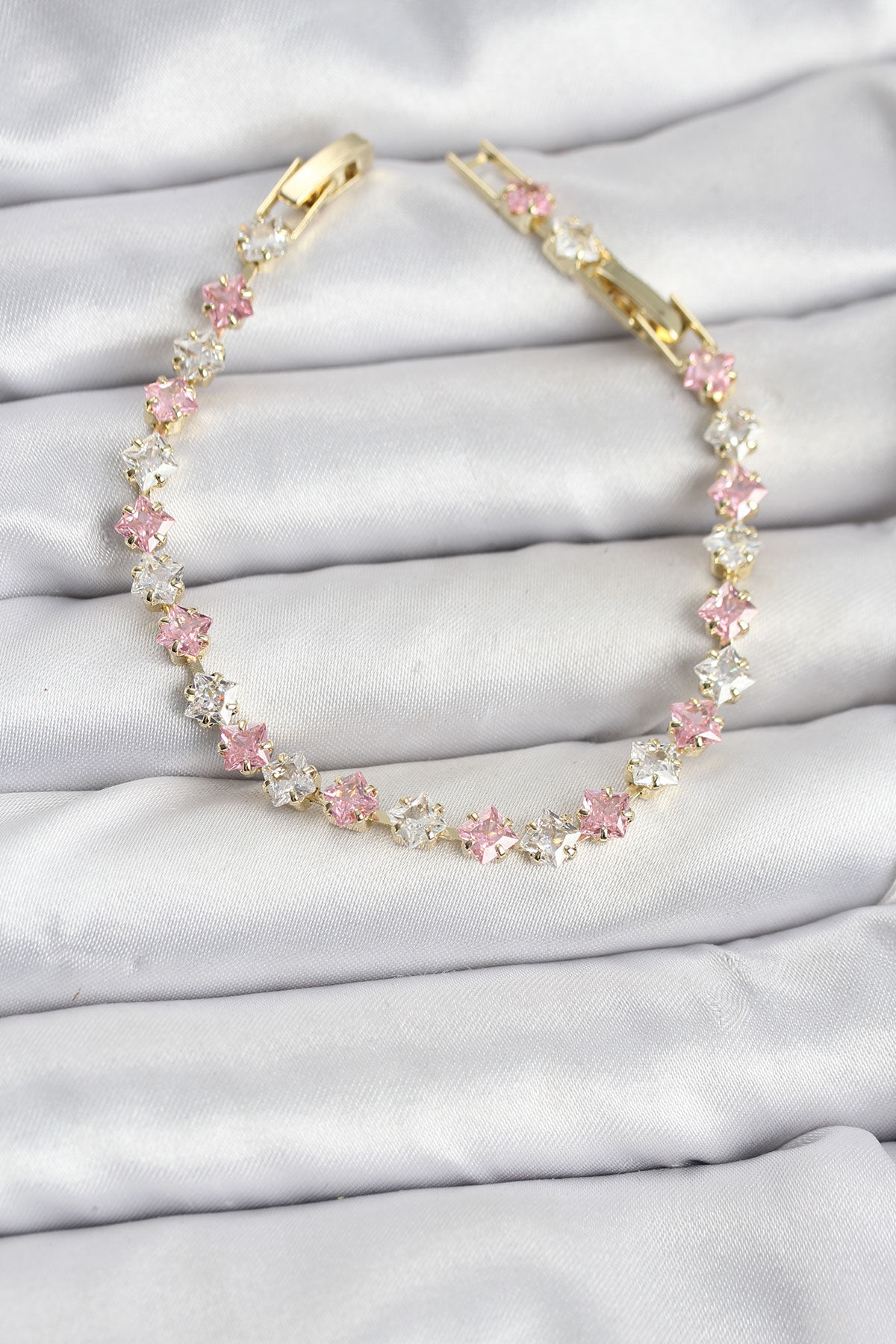 Kare Zirkon Taşlı Gold Renk Kadın Bileklik - TJ-BB8148