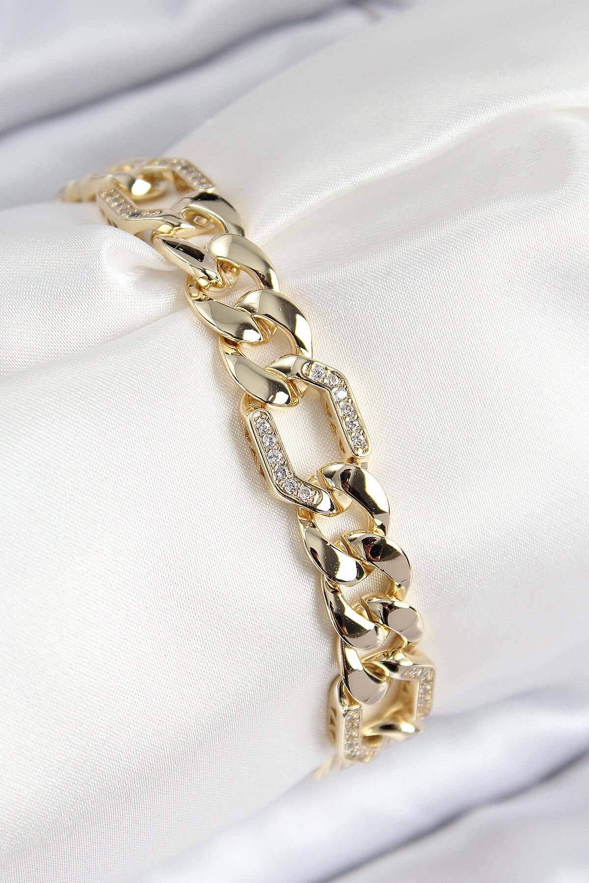 VIP Pirinç Zirkon Taşlı Parçalı Zincir Model Gold Renk Kadın Bileklik - TJ-BB7767