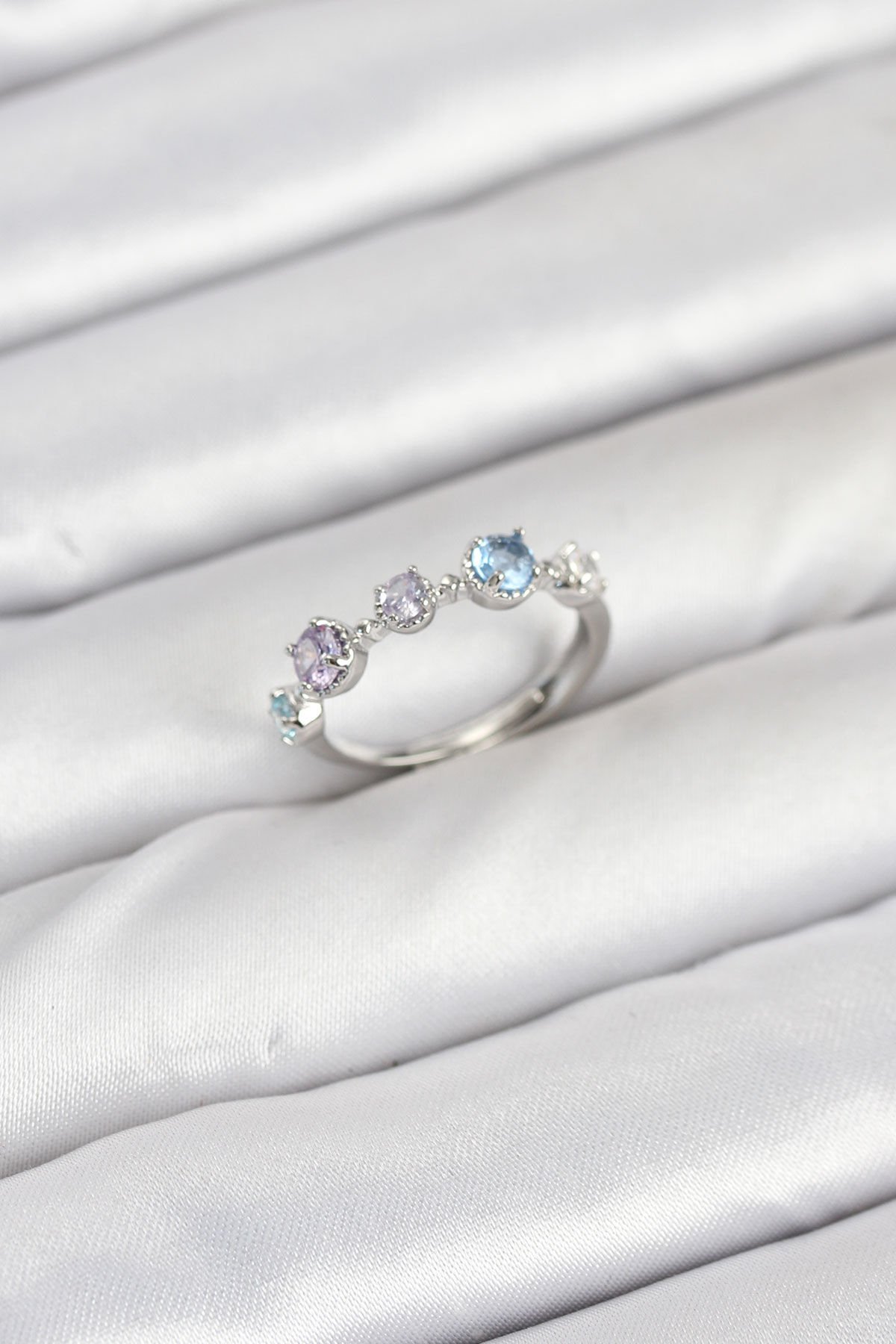 Pirinç Gümüş Renk Renkli Zirkon Taşlı Kadın Yüzük - TJ-BYK3867