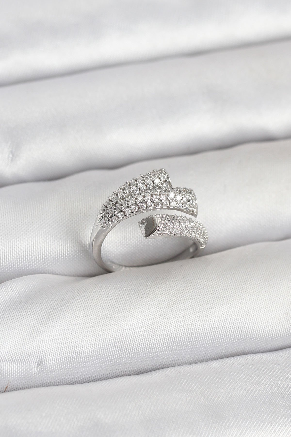 Gümüş Renk Zirkon Taşlı Pirinç Kadın Yüzük - TJ-BYK3918