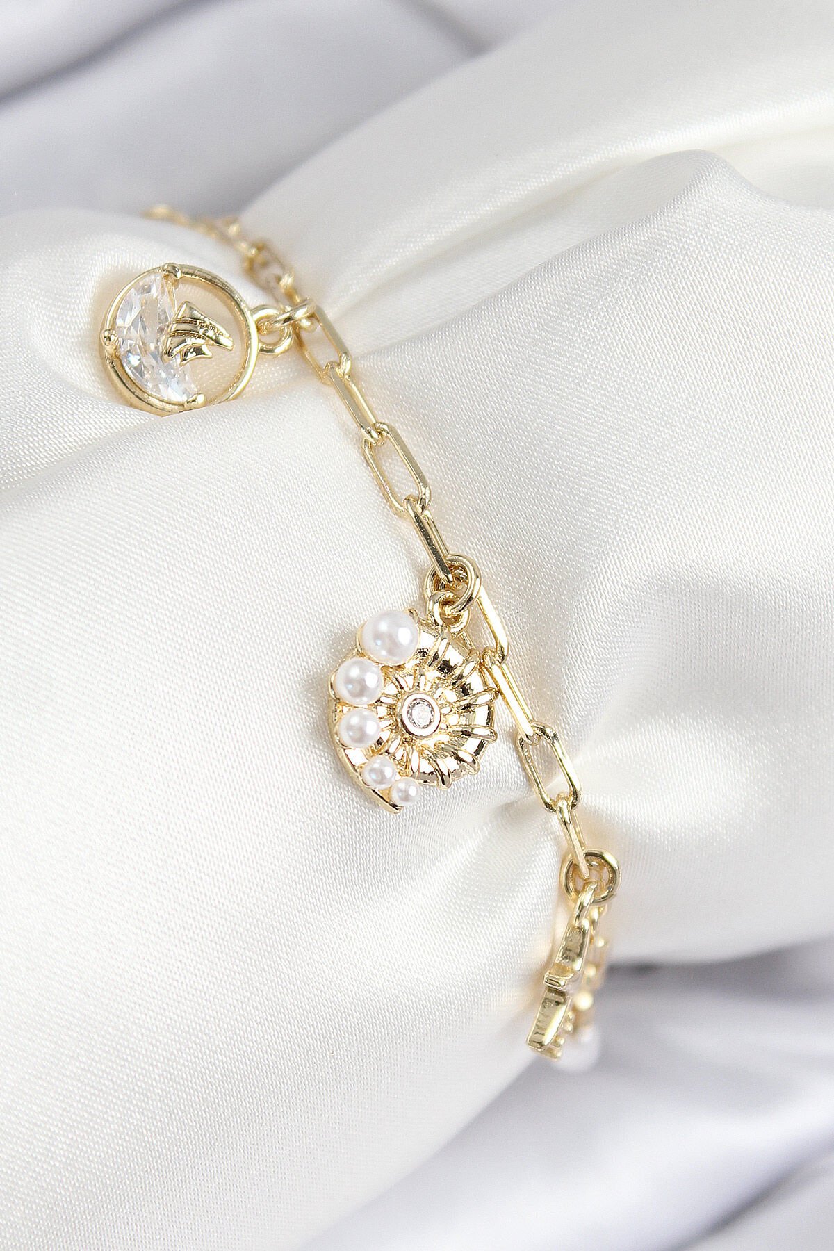 Pirinç Zirkon Taşlı Deniz Kabuğu Model Gold Renk Kadın Bileklik - TJ-BB7772