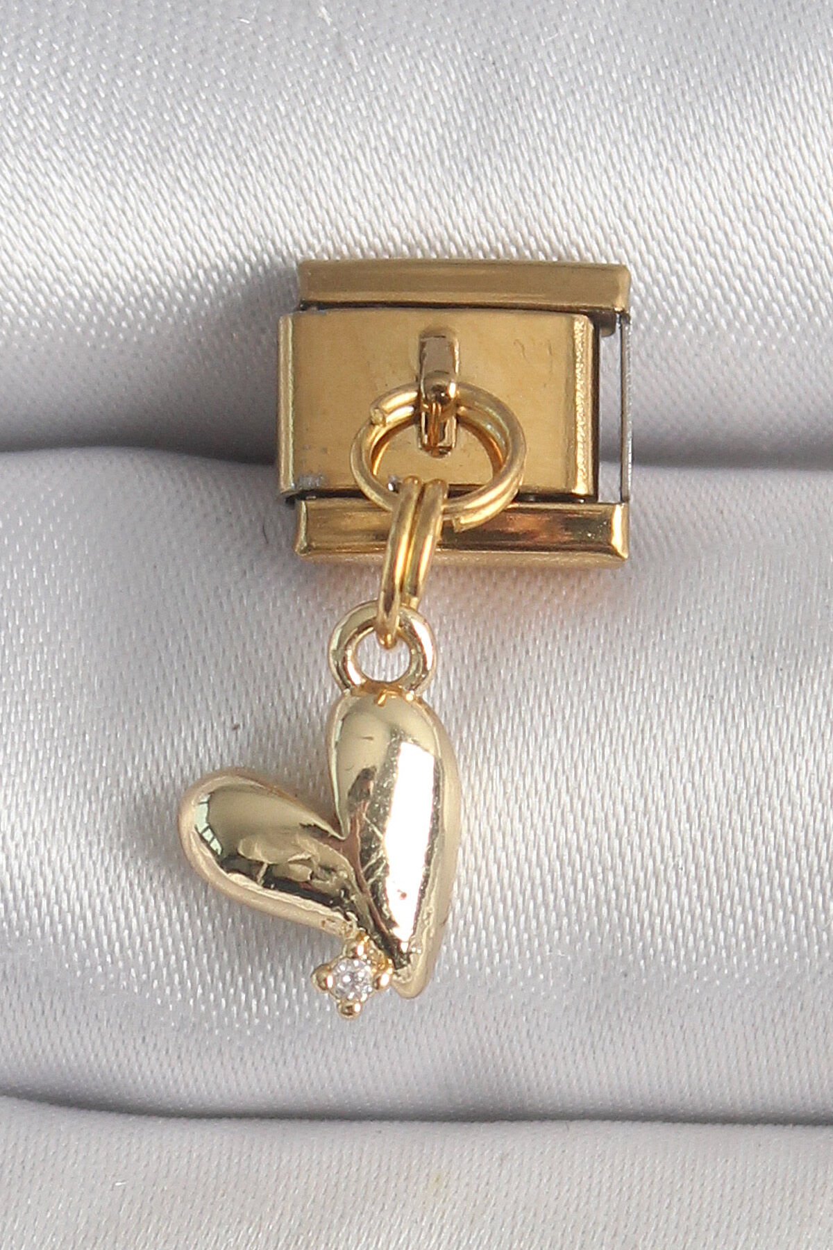 316L Çelik Gold Renk Sallantı Kalp Model Zirkon Taş Detay Nomination Charm - TJ-BC1358