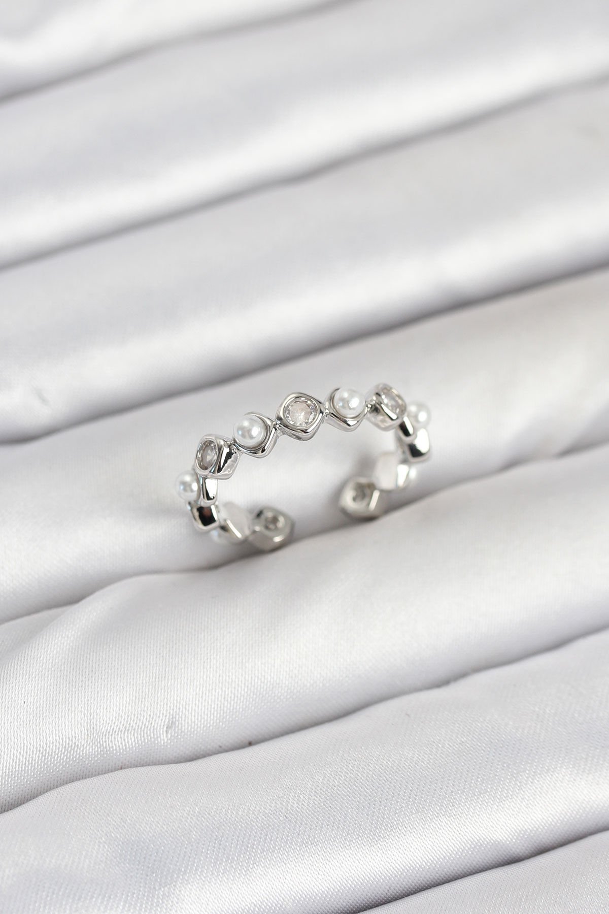 Pirinç Gümüş Renk Zirkon Taşlı İncili Kadın Yüzük - TJ-BYK3877