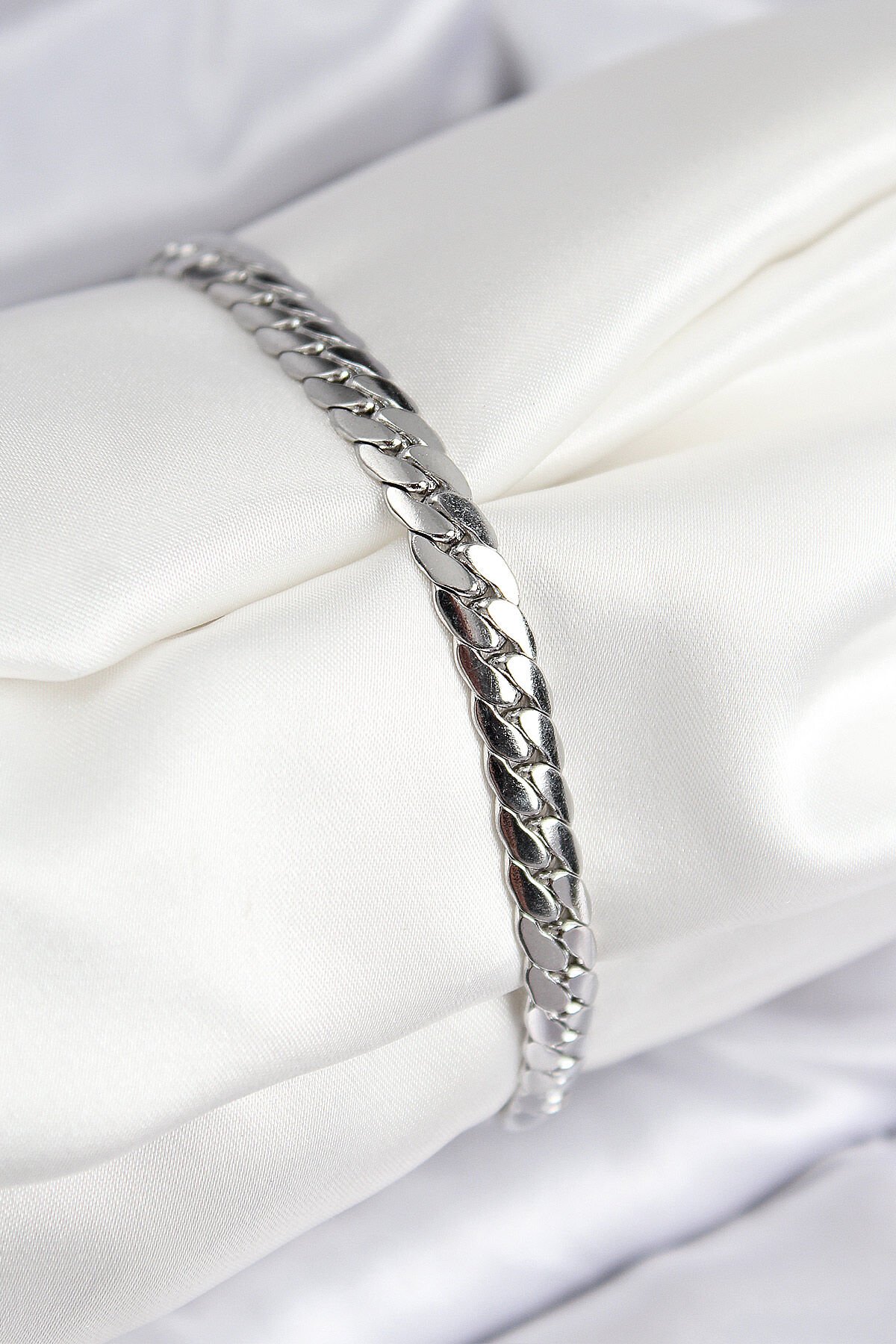 316L Çelik Ezme Zincir Model Gümüş Renk Kadın Bileklik - TJ-BB7784