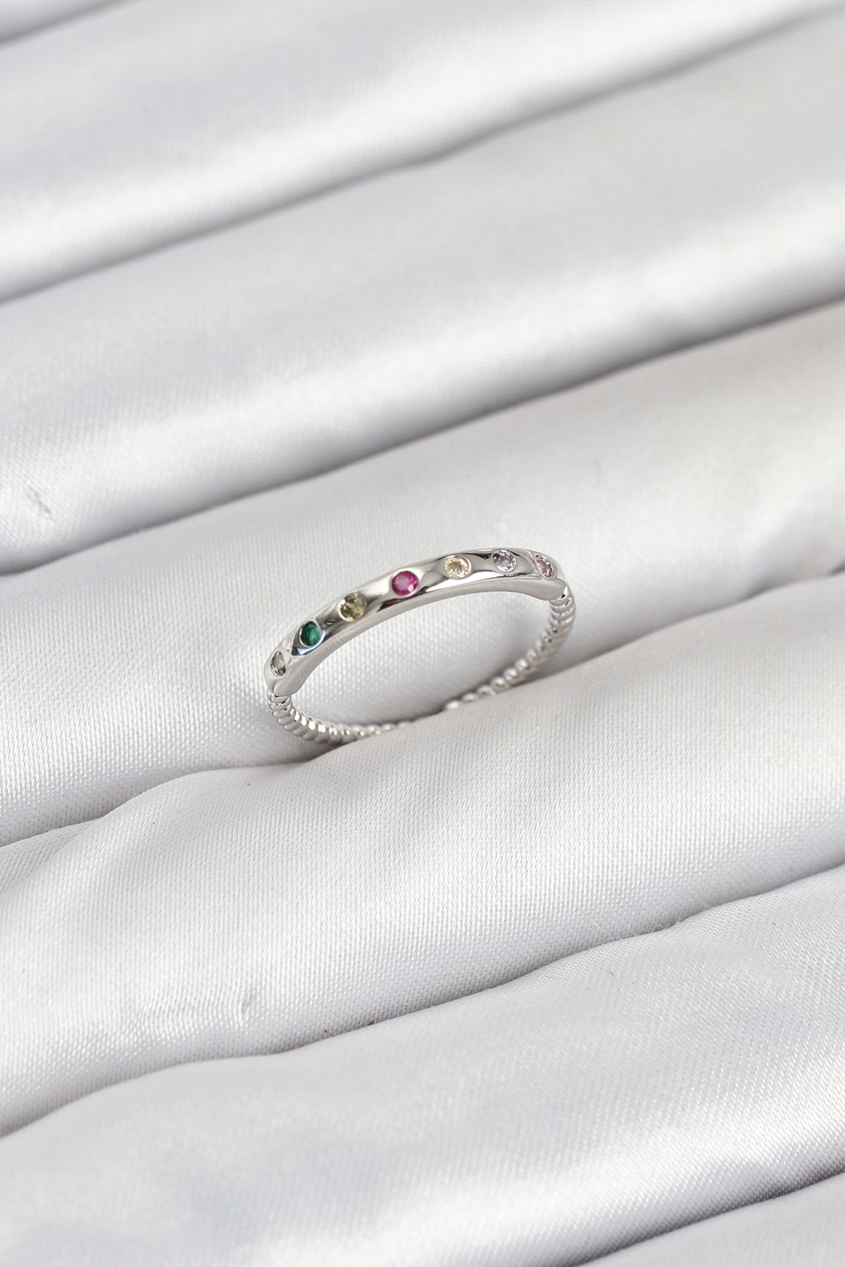 Pirinç Gümüş Renk Renkli Zirkon Taşlı Kadın Yüzük - TJ-BYK3885