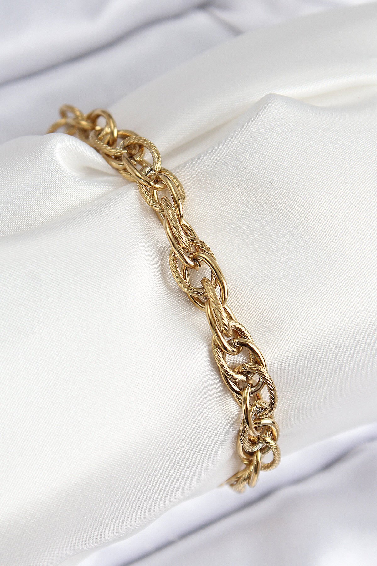 316L Çelik Klasik Dövme Halat Zincir Model Gold Renk Kadın Bileklik - TJ-BB7789