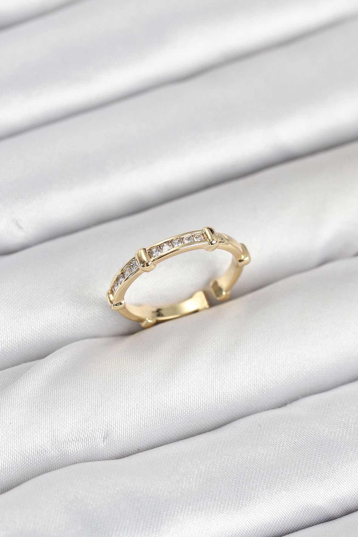 Pirinç Gold Renk Kemik Model Zirkon Taşlı Kadın Yüzük - TJ-BYK3888