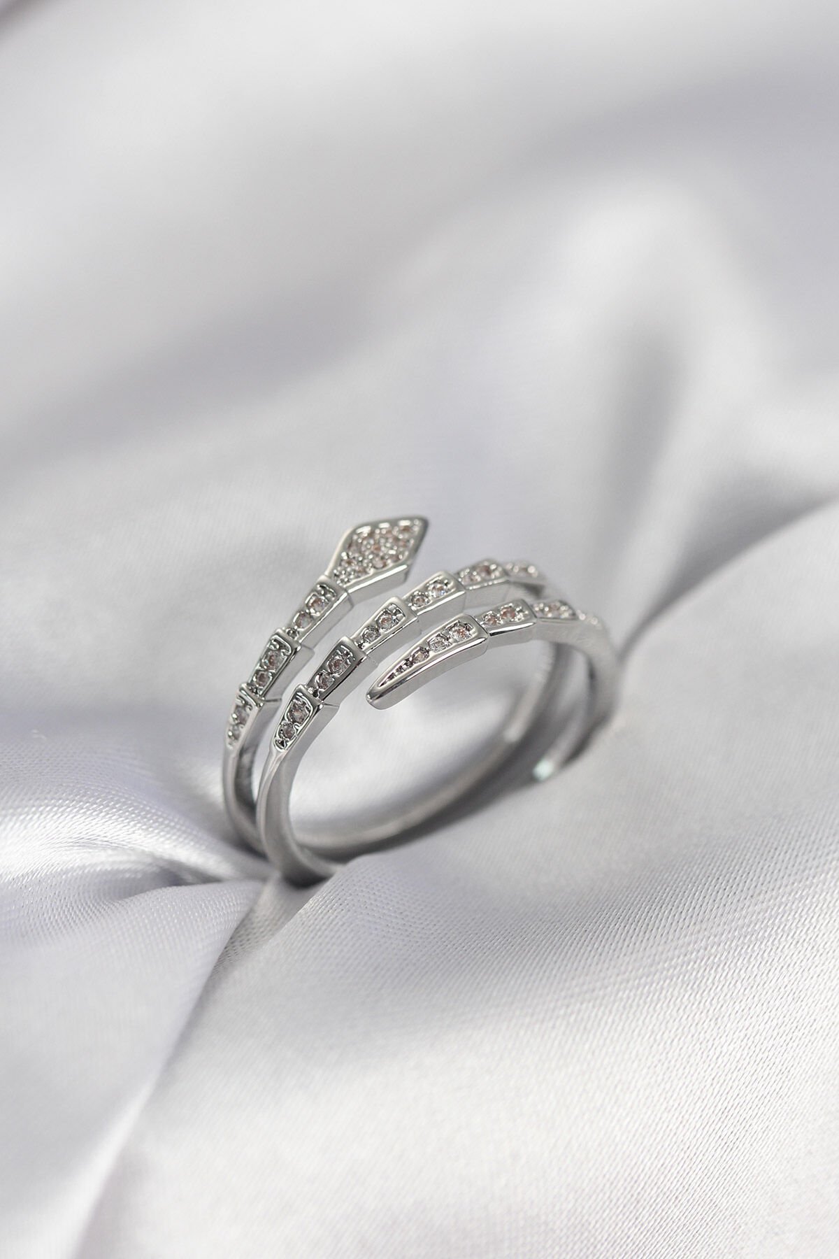 Yılan Model Gümüş Renk Zirkon Taşlı Kadın Yüzük - TJ-BYK3980