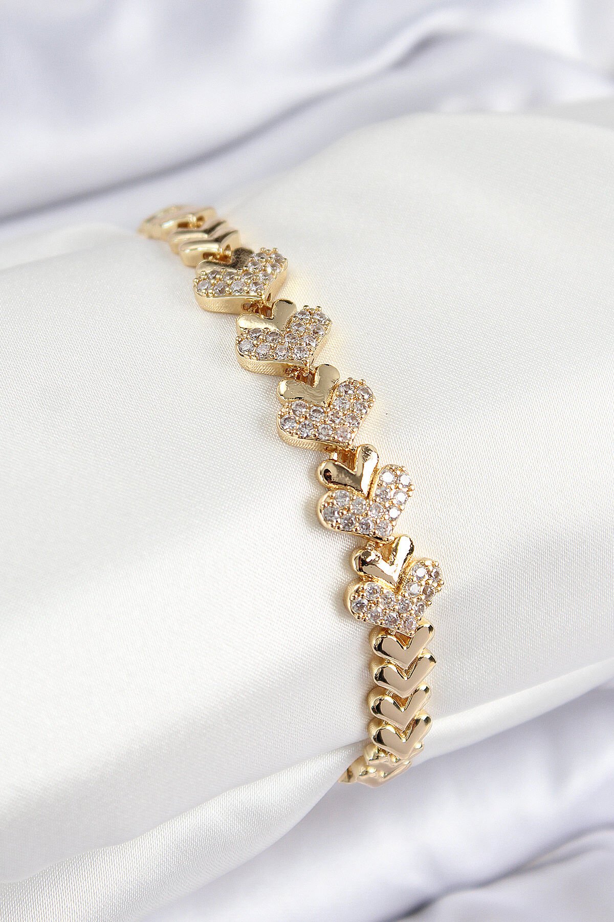 Pirinç Zirkon Taşlı Kalp Model Gold Renk Kadın Bileklik - TJ-BB7562