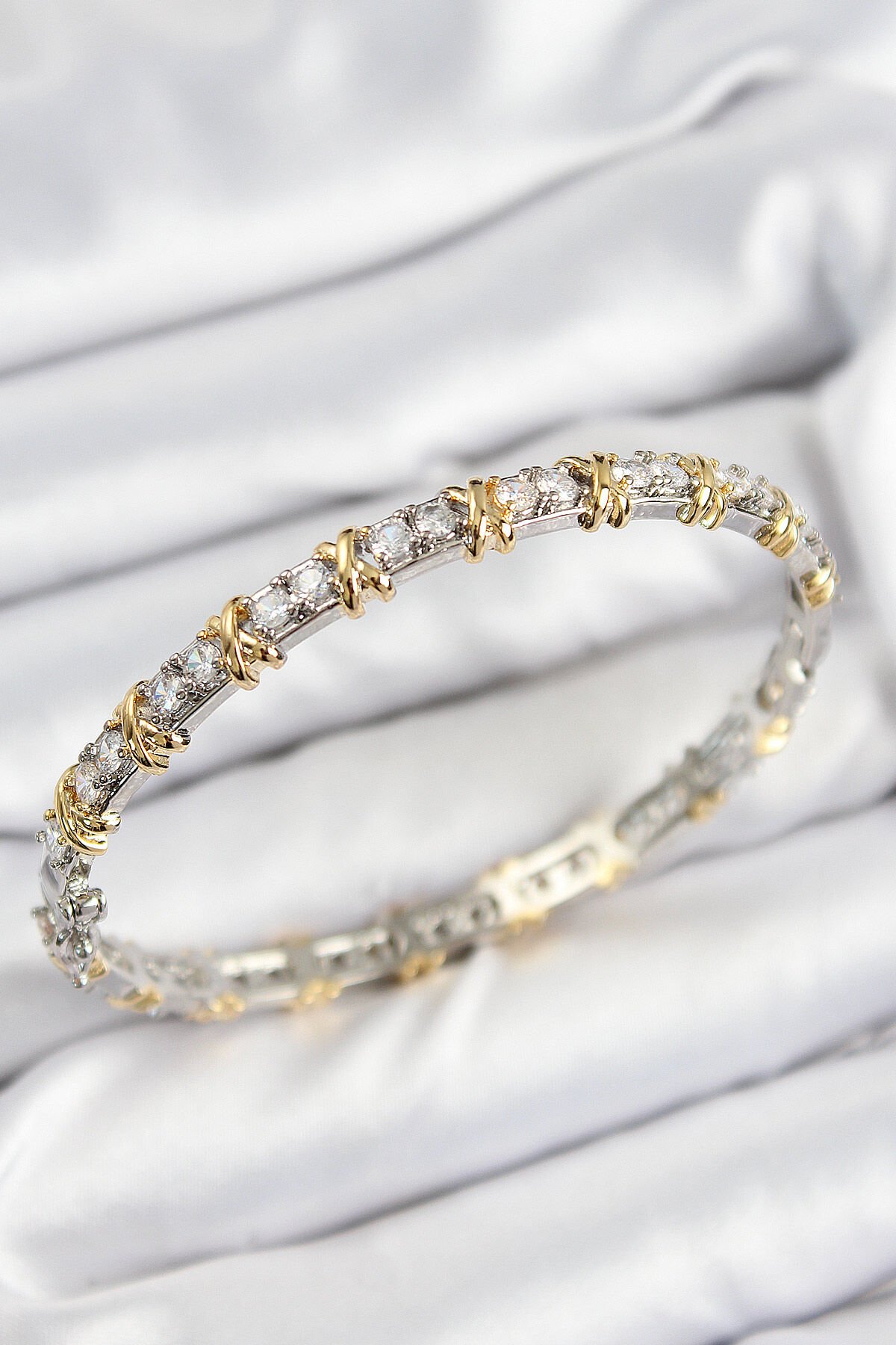 Pirinç Zirkon Taşlı XOXO Model Gümüş Ve Gold Renk Kadın Bileklik - TJ-BB7563