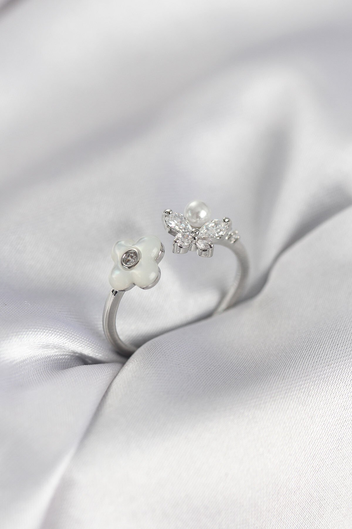 Gümüş Renk Sedefli Çiçek Model Kadın Yüzük - TJ-BYK3982