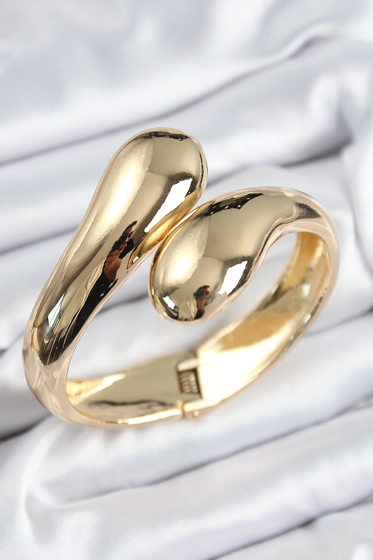 Pirinç Sarmal Model Gold Renk Kadın Kelepçe - TJ-BB7564