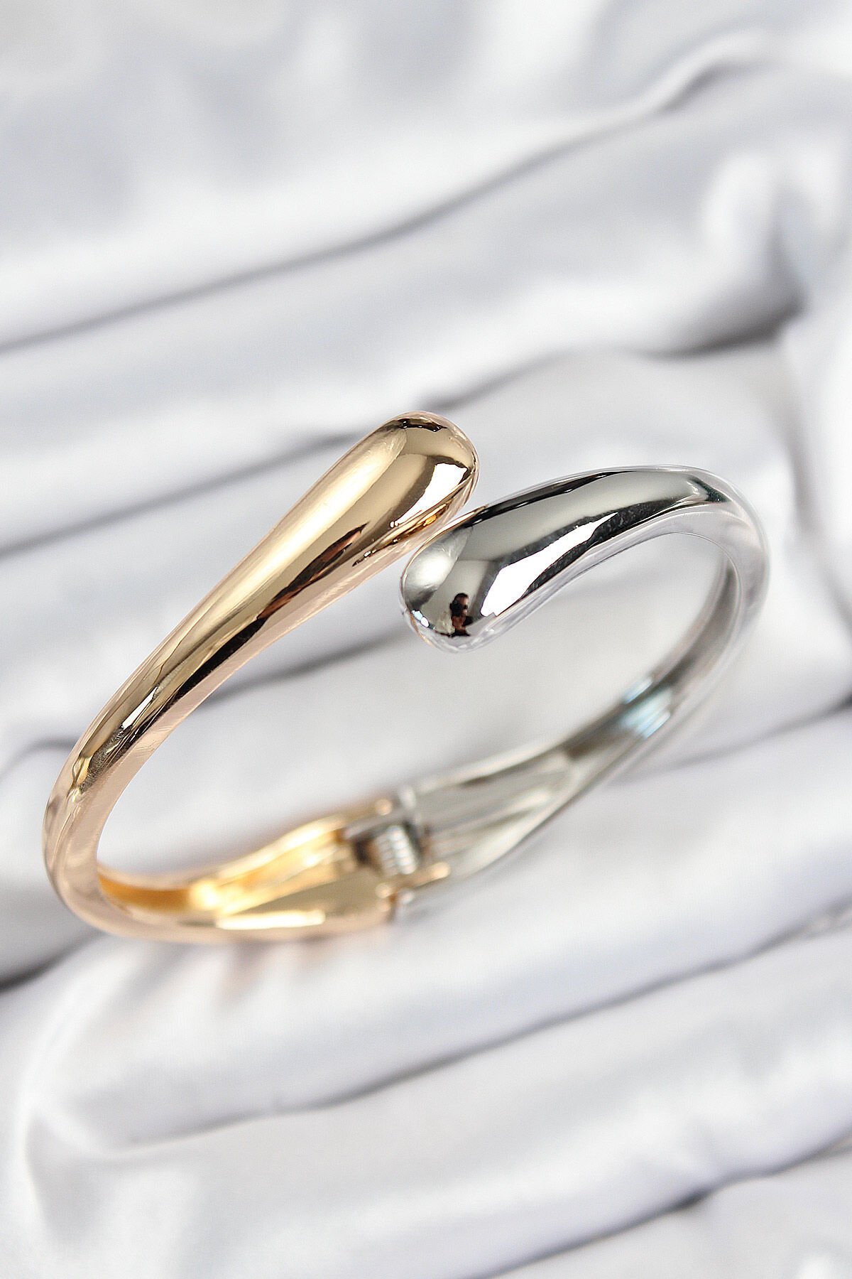 Pirinç Sarmal Model Gümüş Ve Gold Renk Kadın Kelepçe - TJ-BB7566