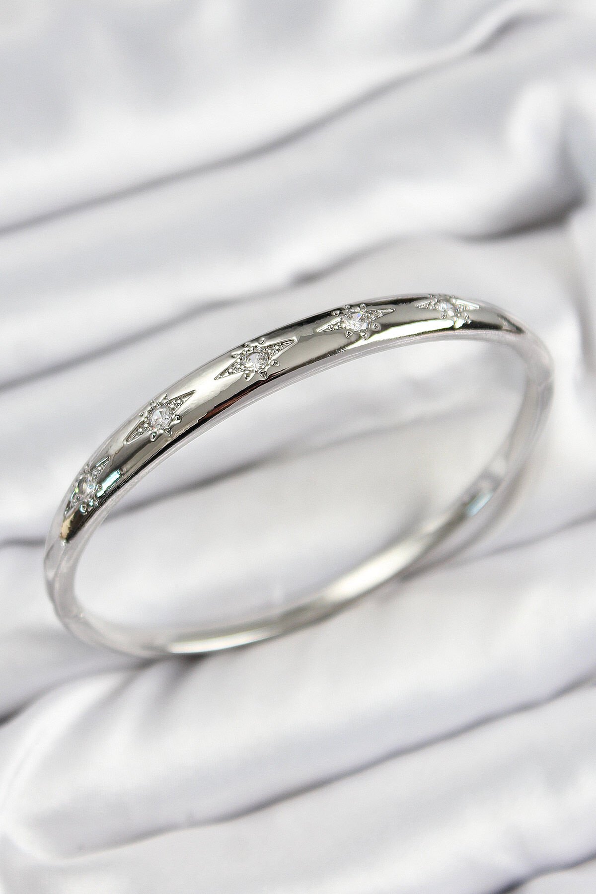 Pirinç Zirkon Taşlı Kutup Yıldızı Model Gümüş Renk Kadın Kelepçe - TJ-BB7571