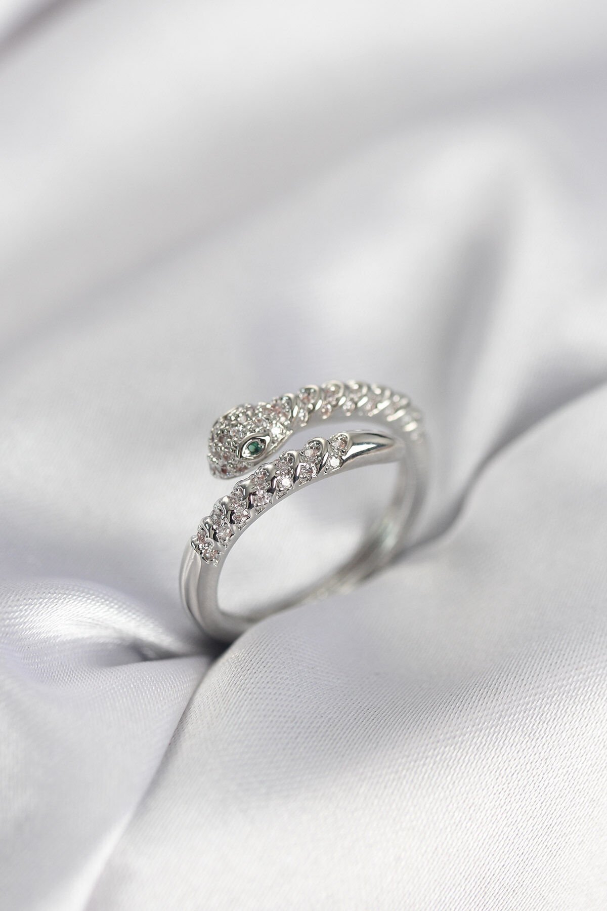 Yılan Model Gümüş Renk Zirkon Taşlı Kadın Yüzük - TJ-BYK3990