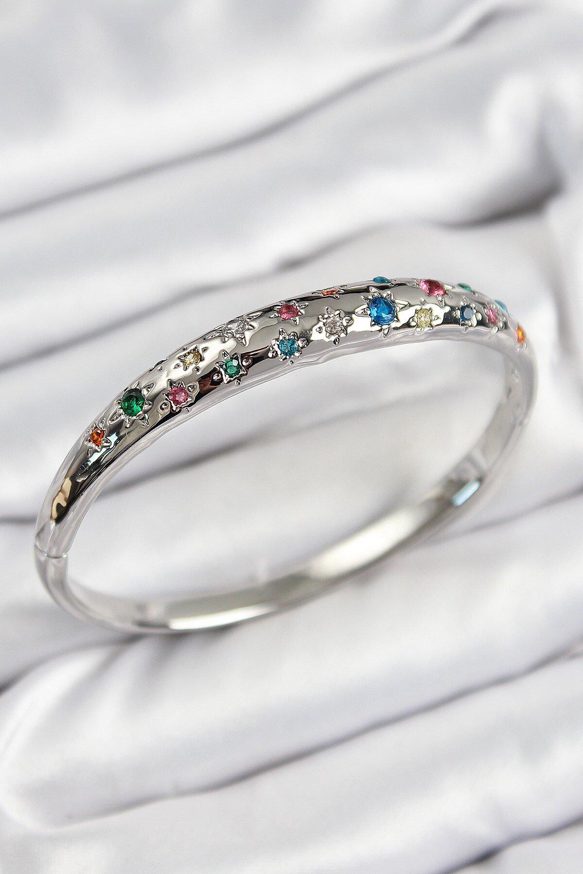 Pirinç Renkli Zirkon Taşlı Kutup Yıldızı Model Gümüş Renk Kadın Kelepçe - TJ-BB7573