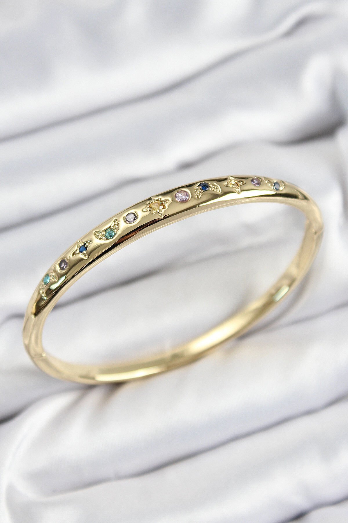 Pirinç Renkli Zirkon Taşlı Kutup Yıldızı Ve Hilal Model Gold Renk Kadın Kelepçe - TJ-BB7576