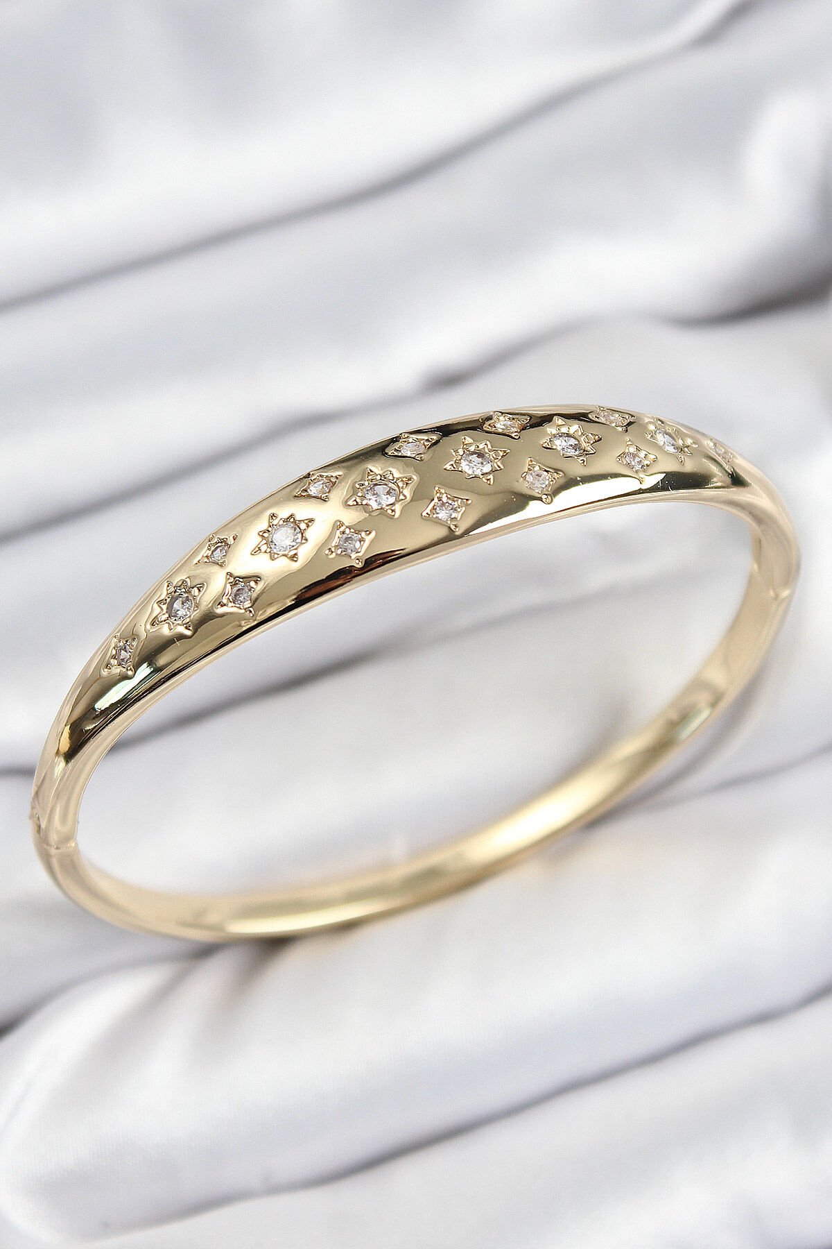 Pirinç Zirkon Taşlı Kutup Yıldızı Model Gold Renk Kadın Kelepçe - TJ-BB7577